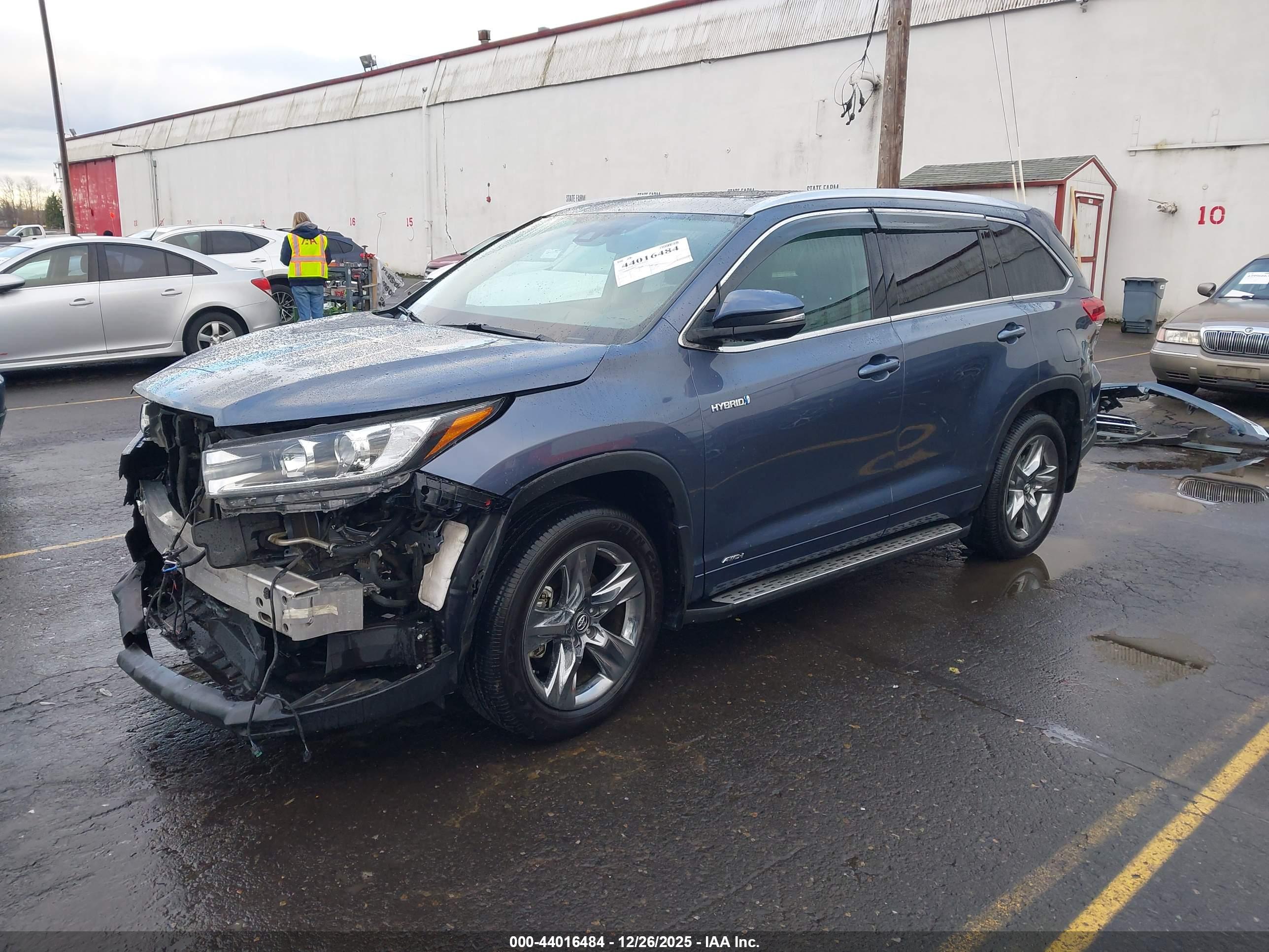 TOYOTA HIGHLANDER image 2