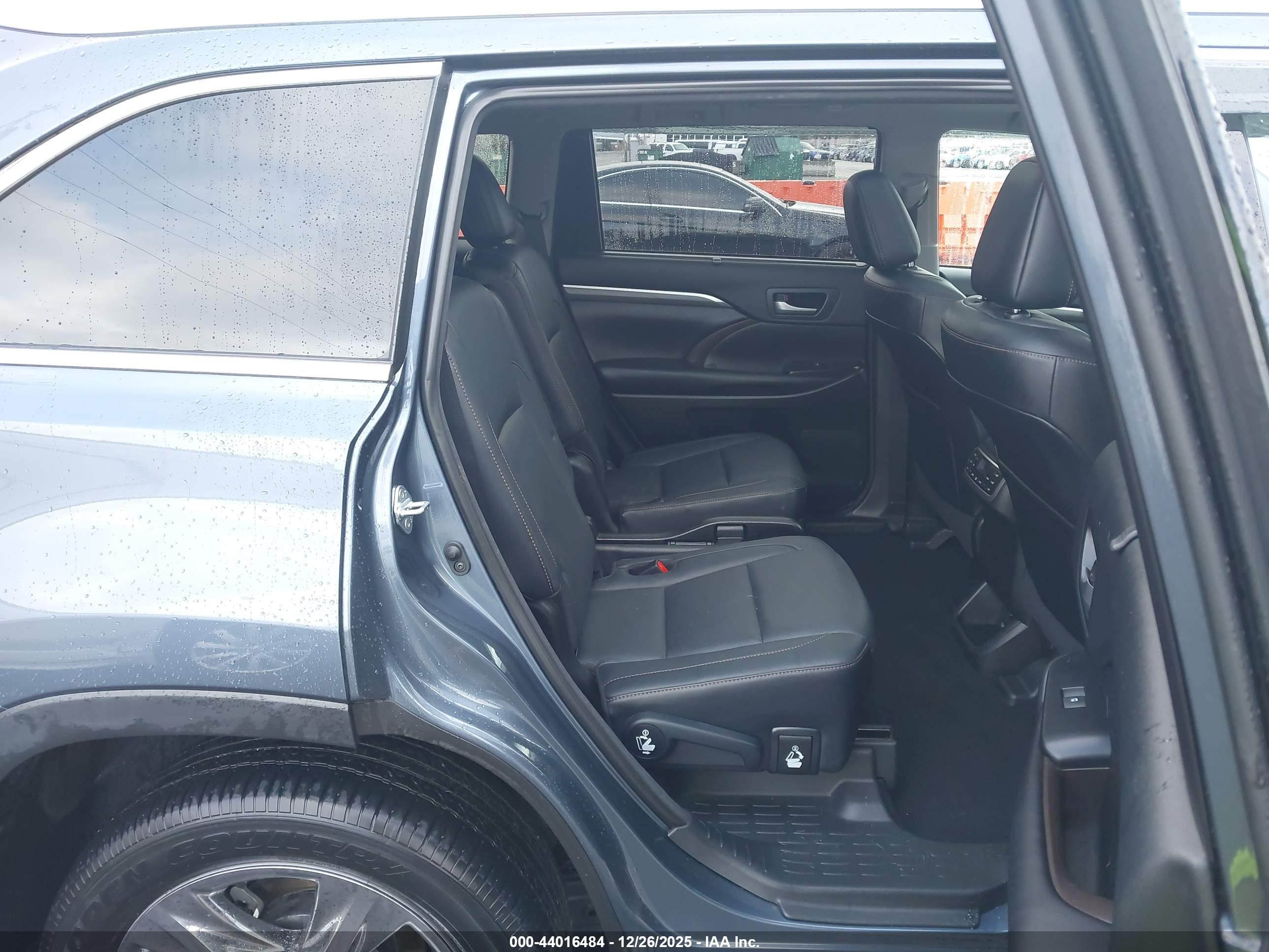TOYOTA HIGHLANDER image 8