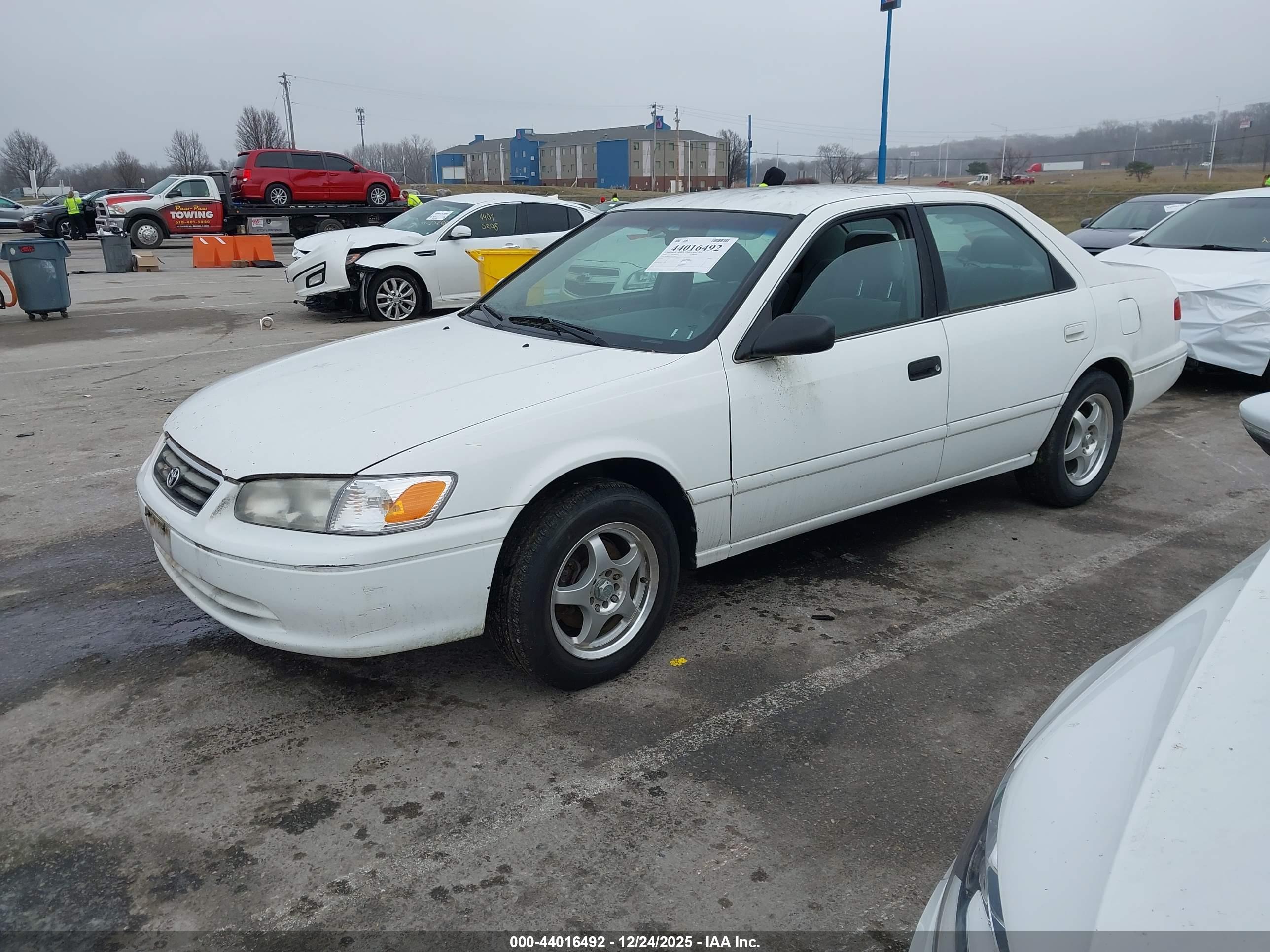 TOYOTA CAMRY image 2