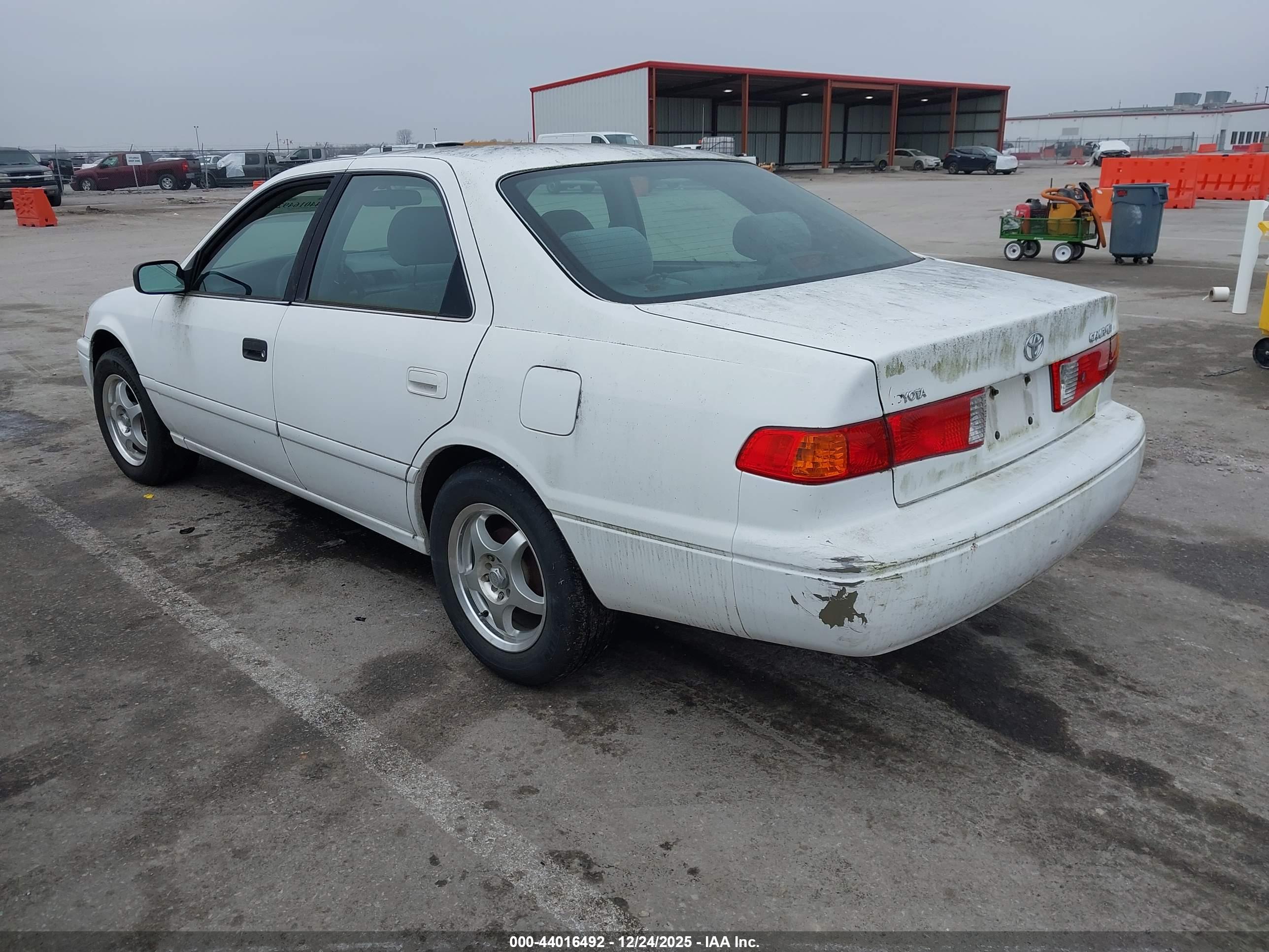 TOYOTA CAMRY image 3