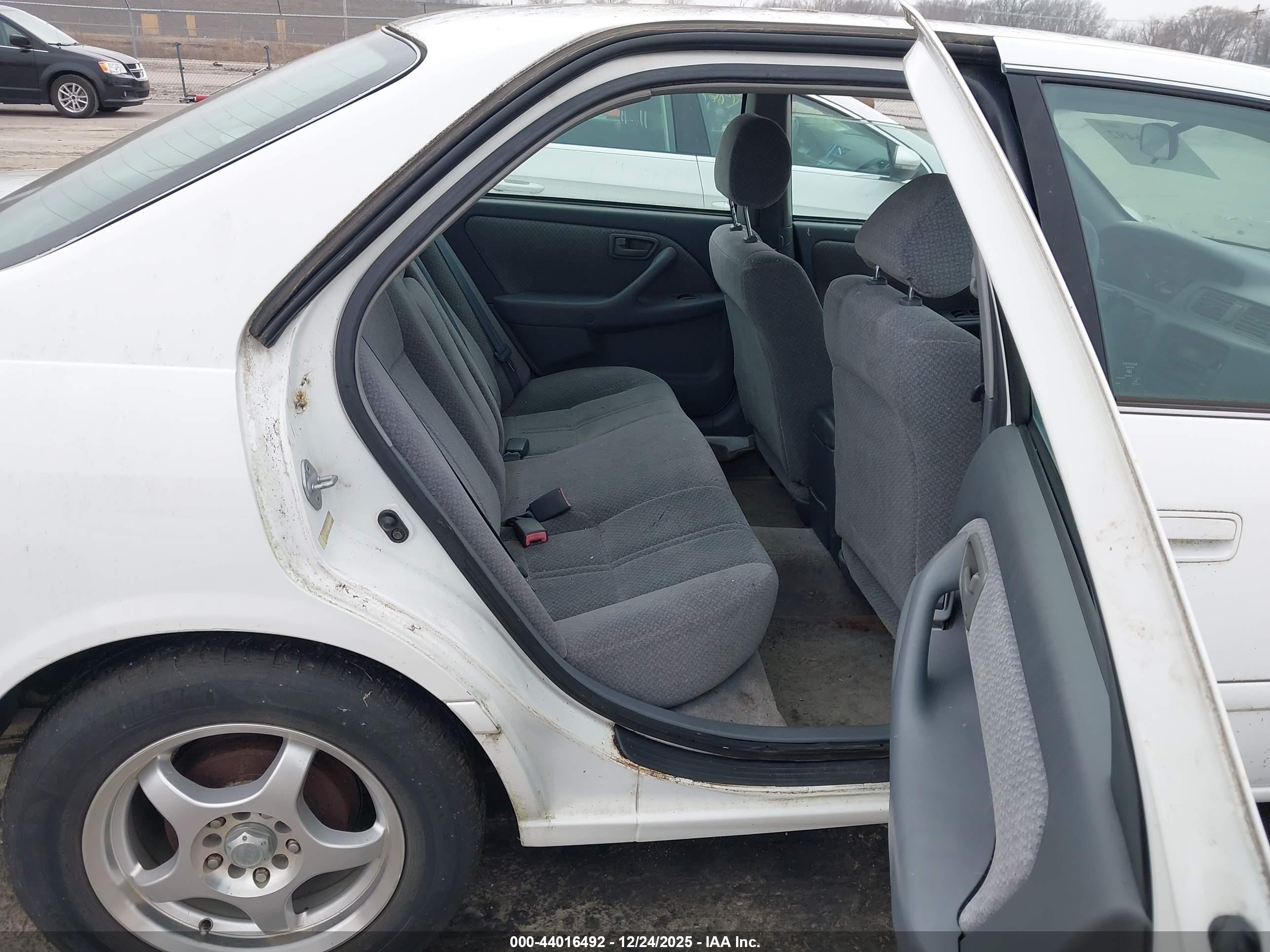 TOYOTA CAMRY image 8
