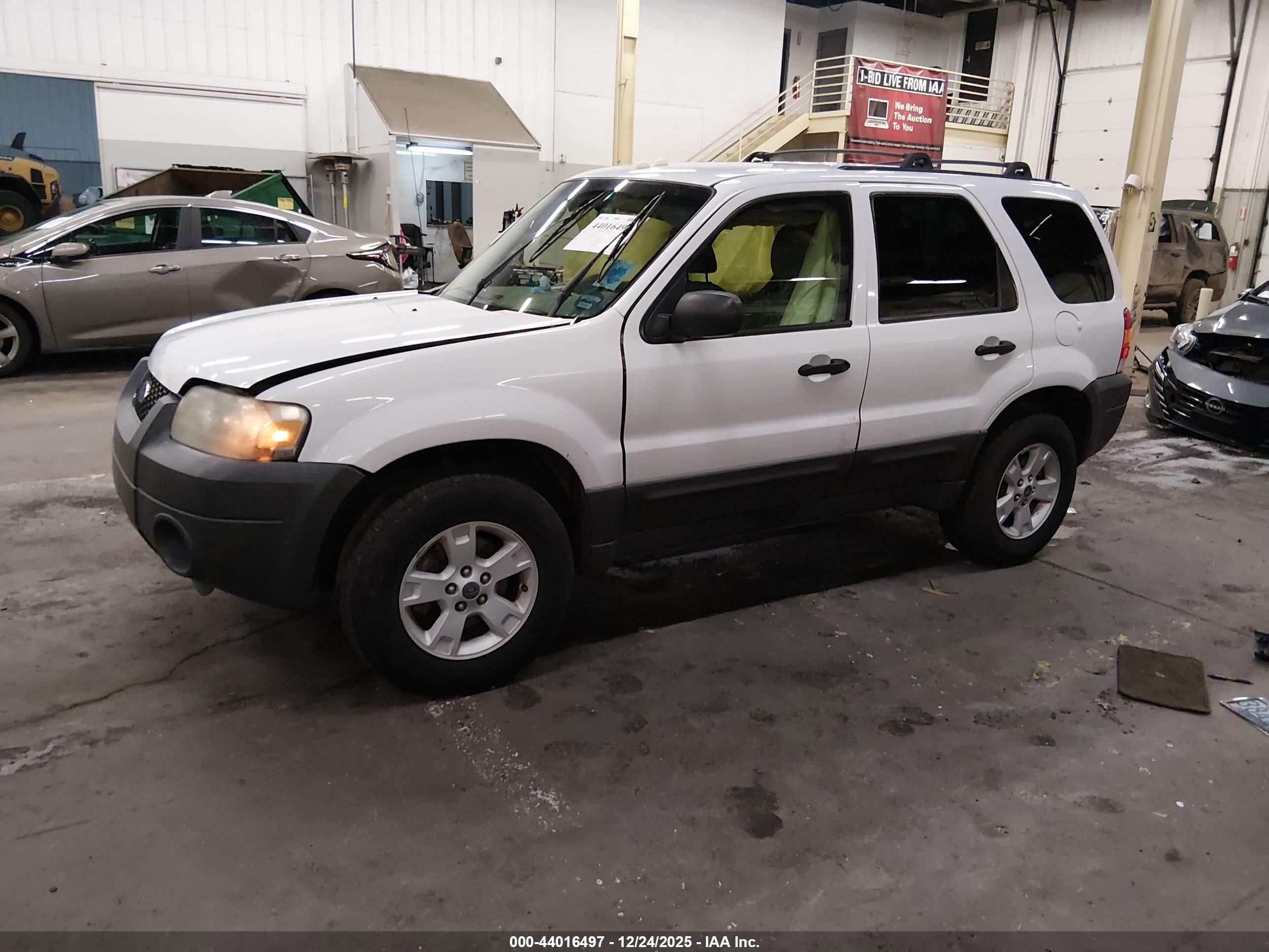 FORD ESCAPE image 2