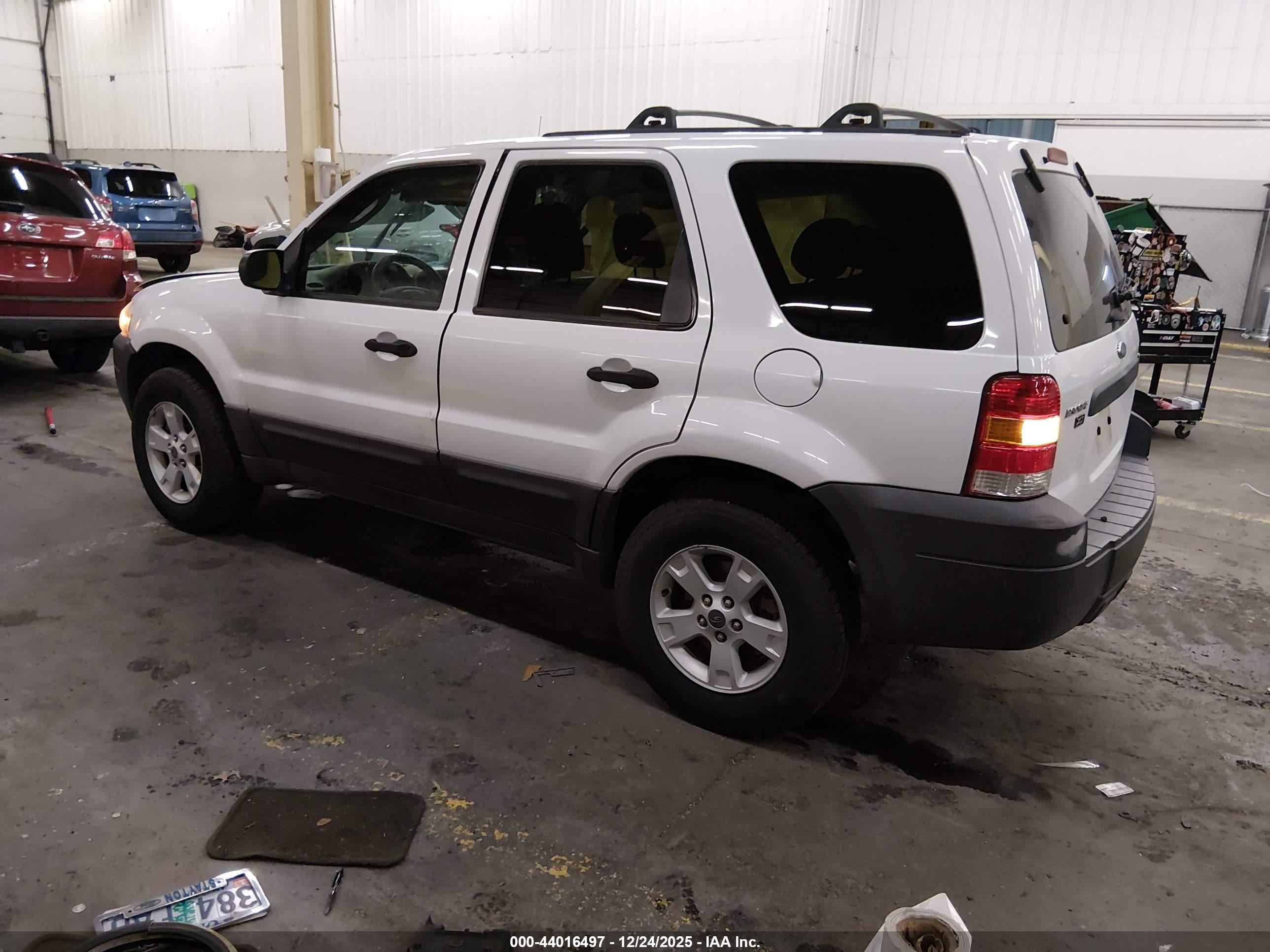 FORD ESCAPE image 3
