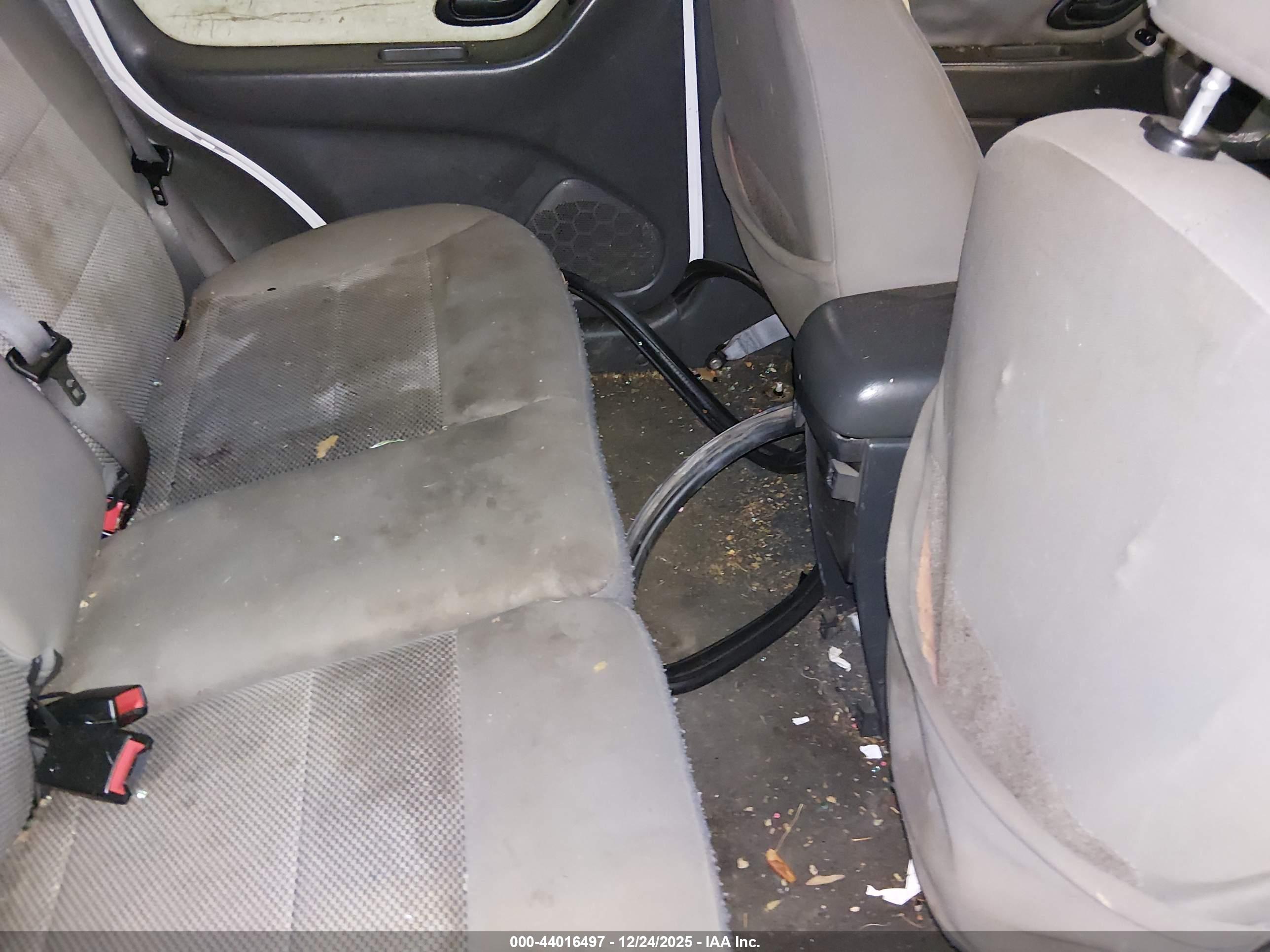 FORD ESCAPE image 8