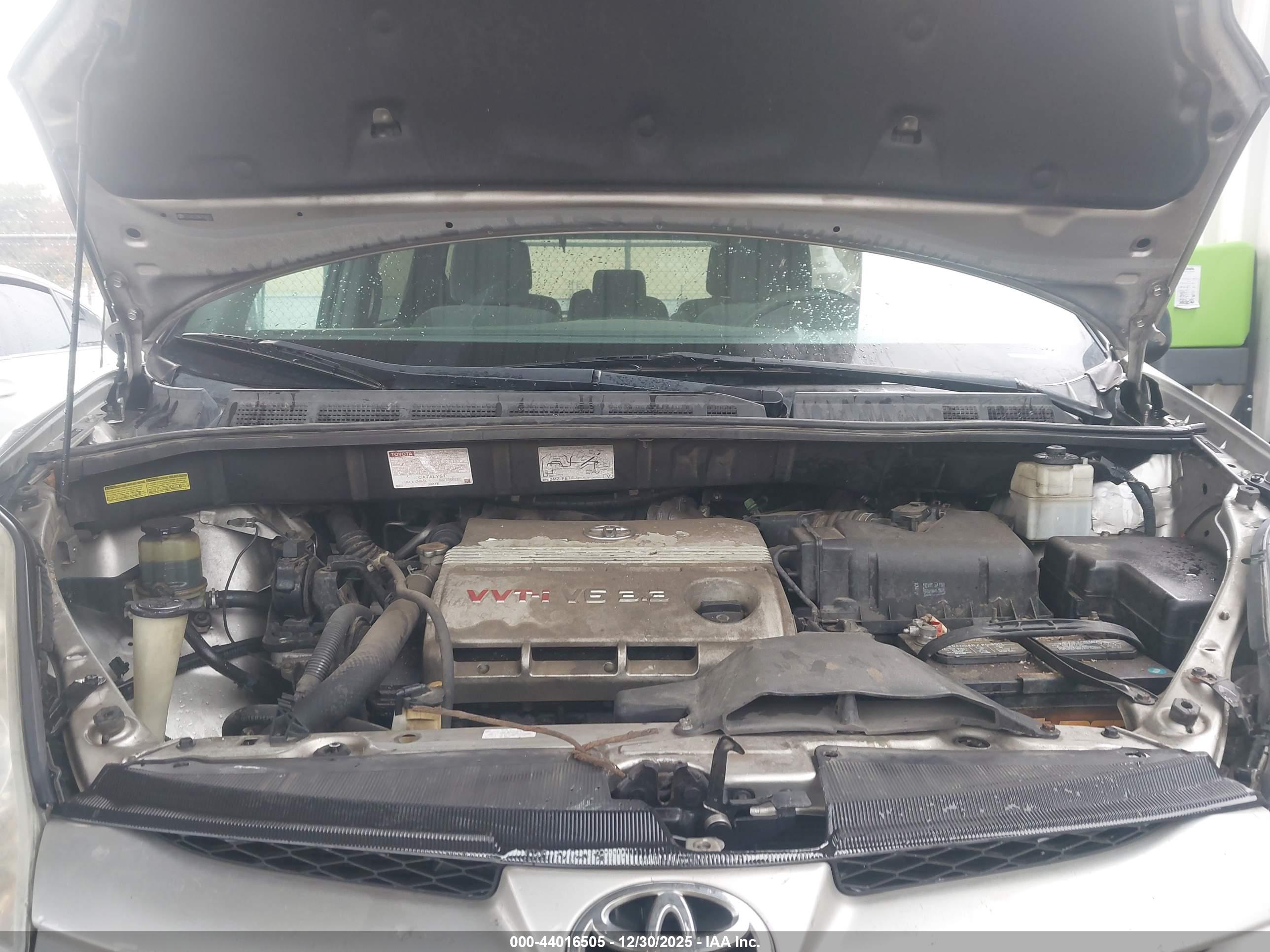 TOYOTA SIENNA image 10