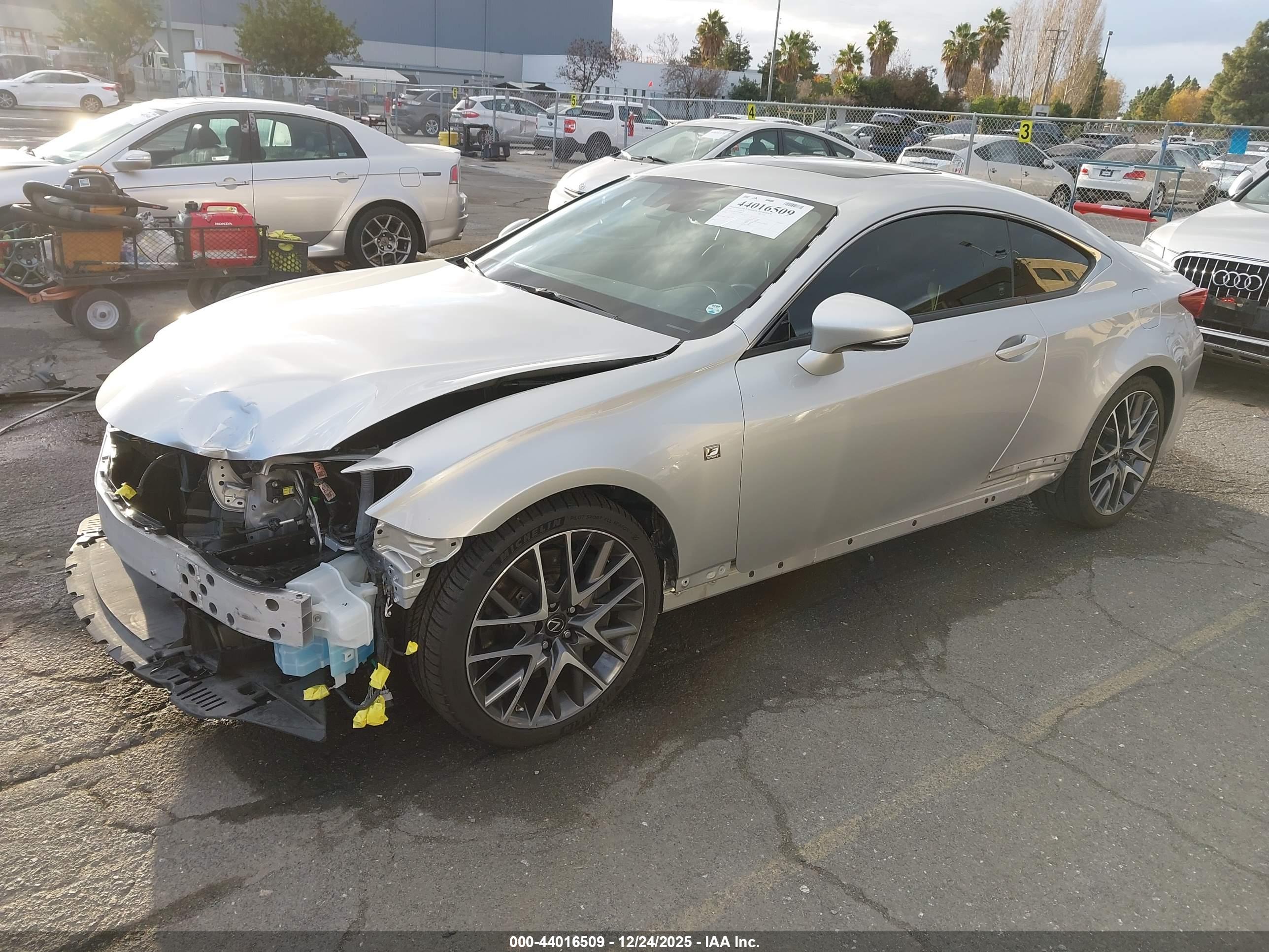 LEXUS RC image 2