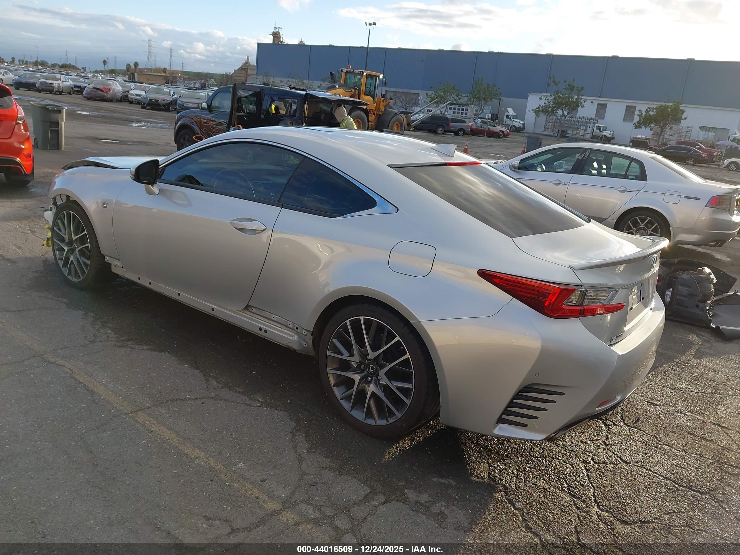 LEXUS RC image 3