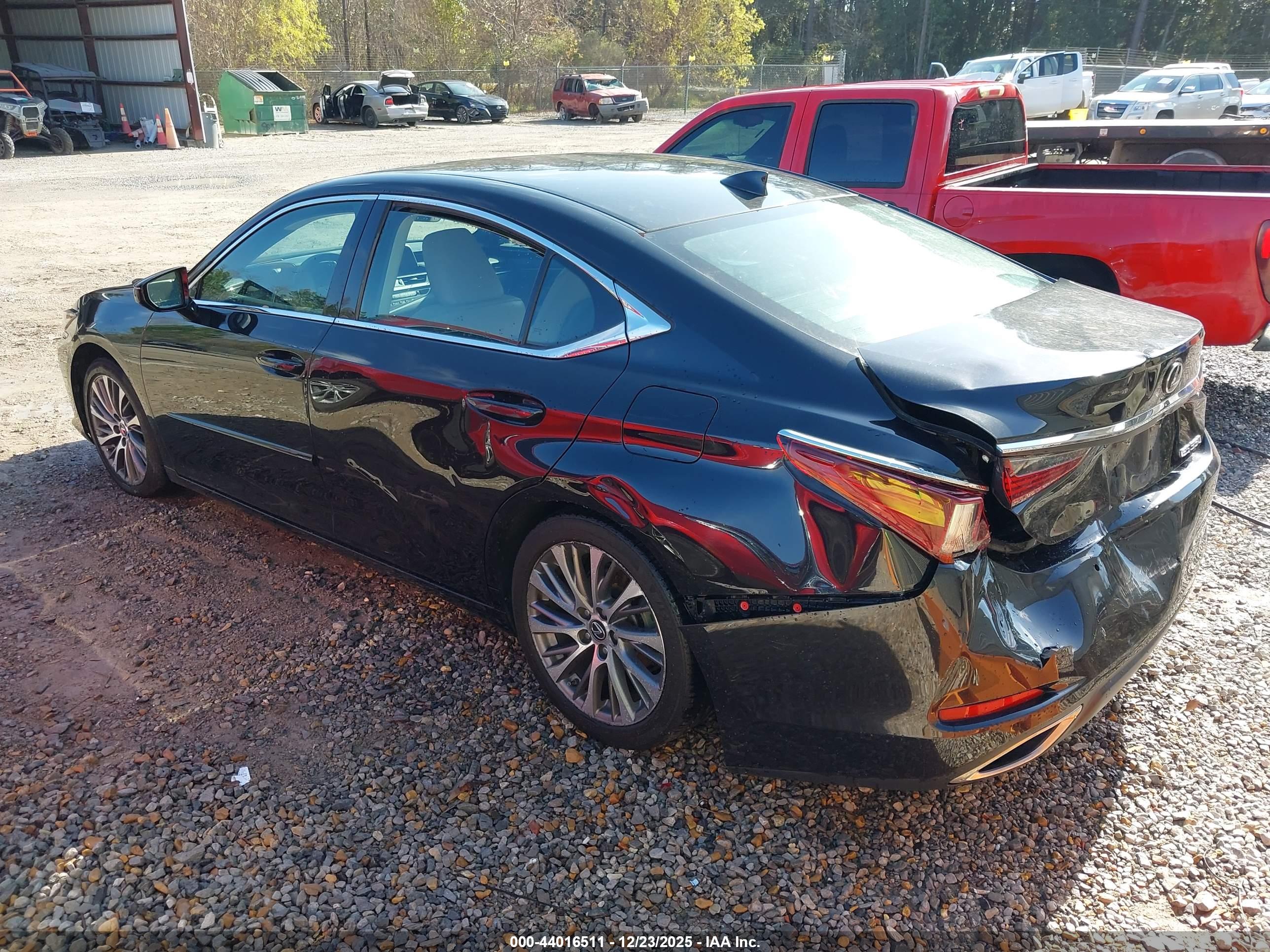 LEXUS ES image 3