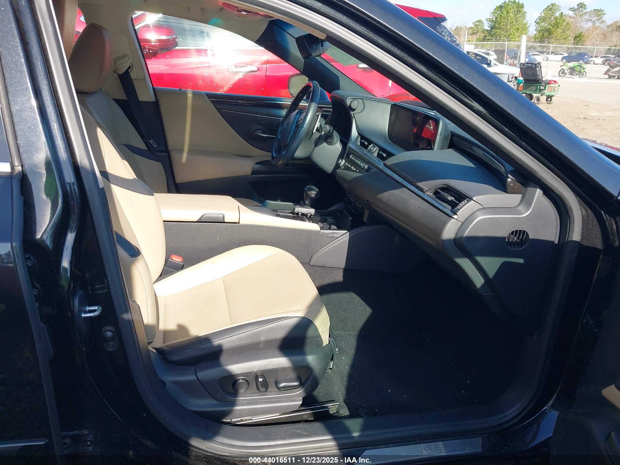 LEXUS ES image 5