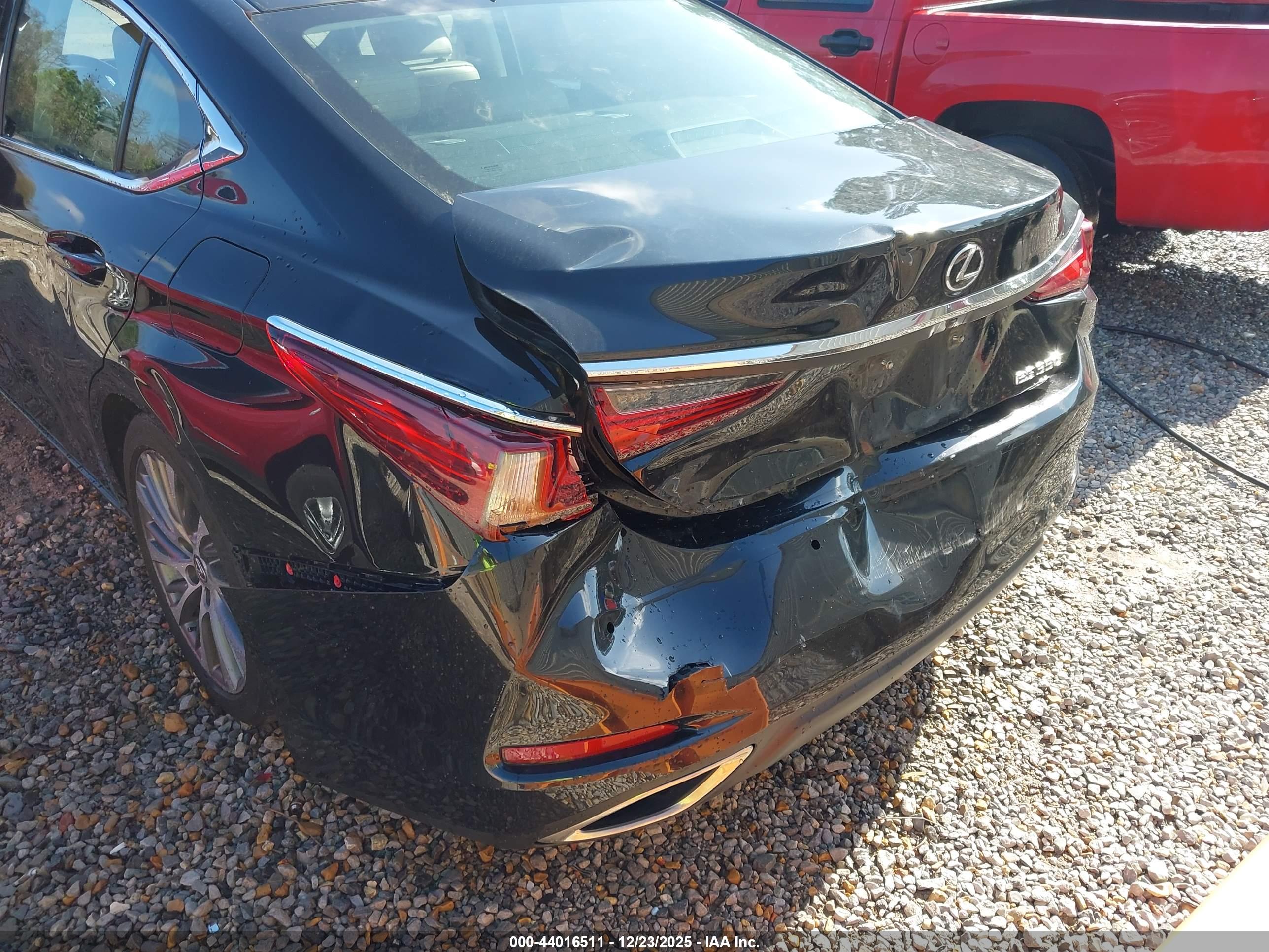 LEXUS ES image 6