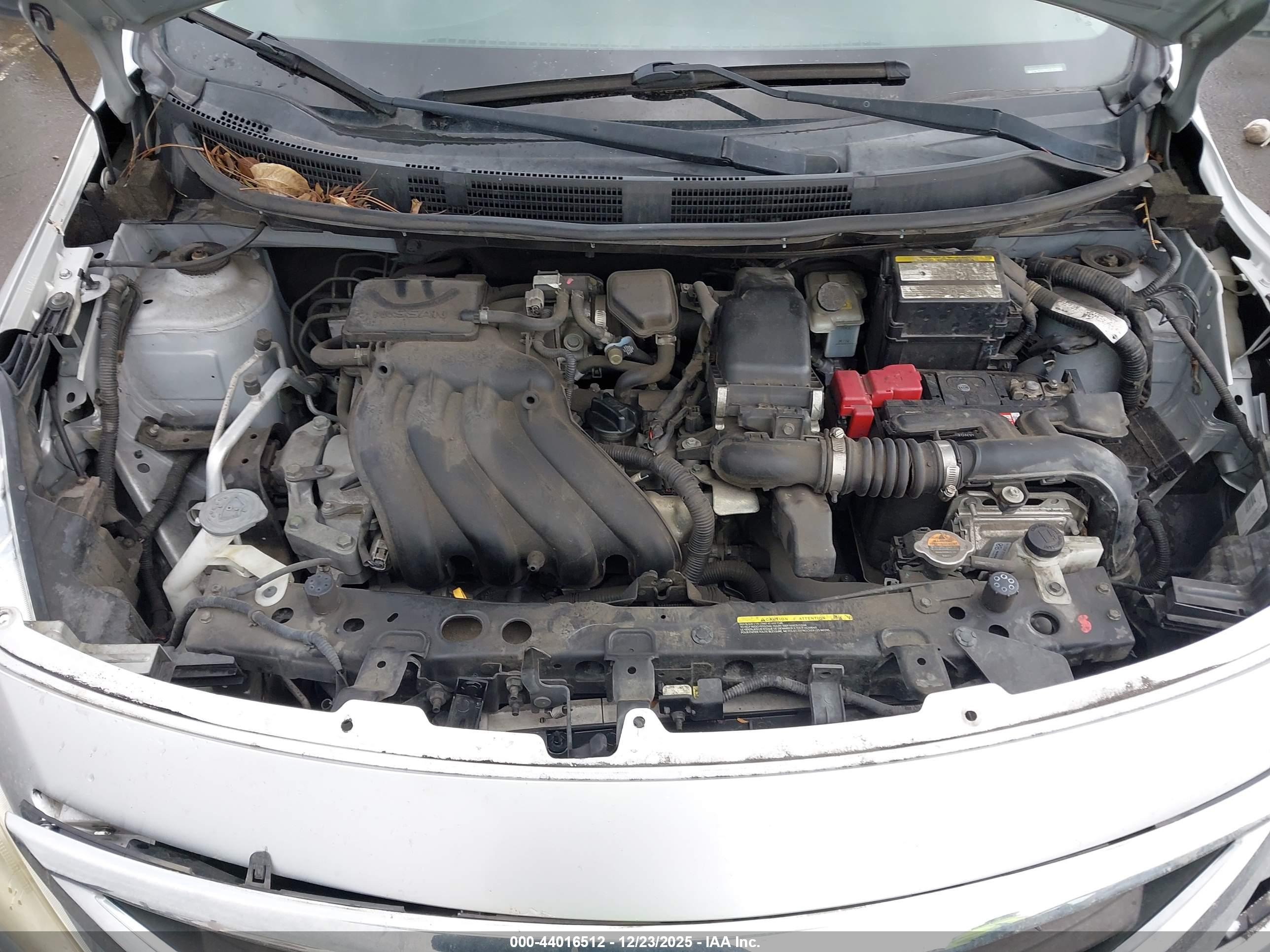 NISSAN VERSA image 10