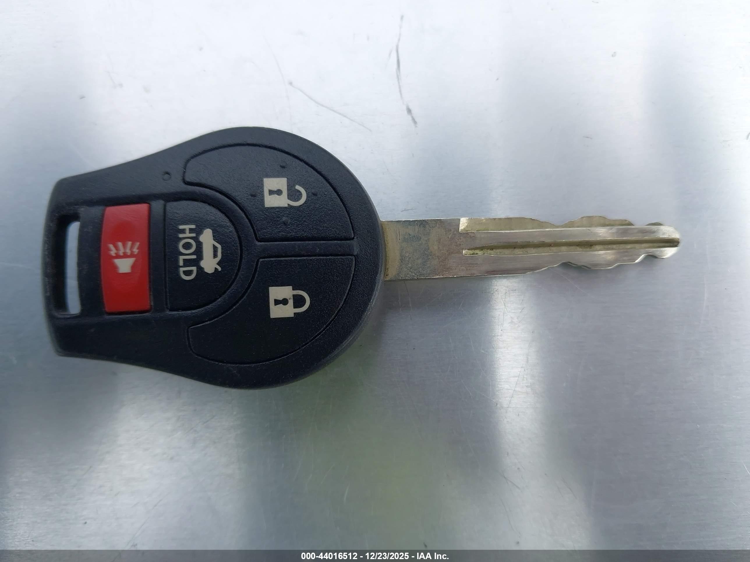 NISSAN VERSA image 11