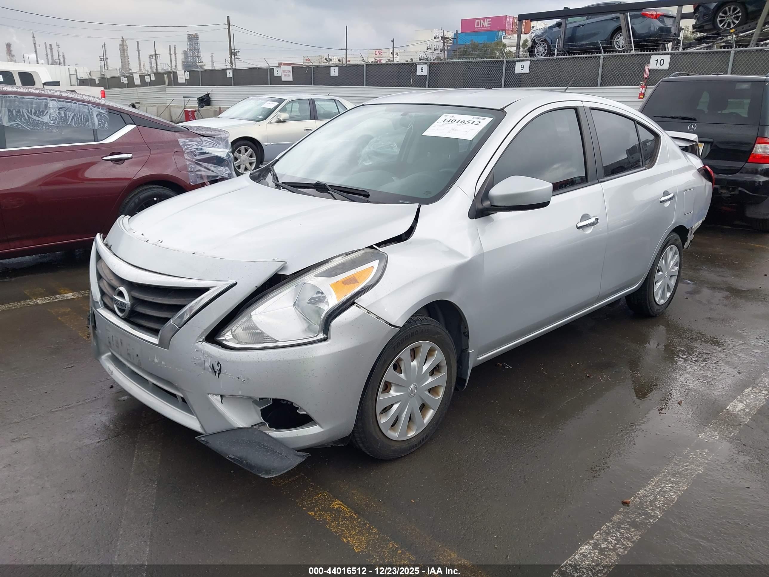 NISSAN VERSA image 2
