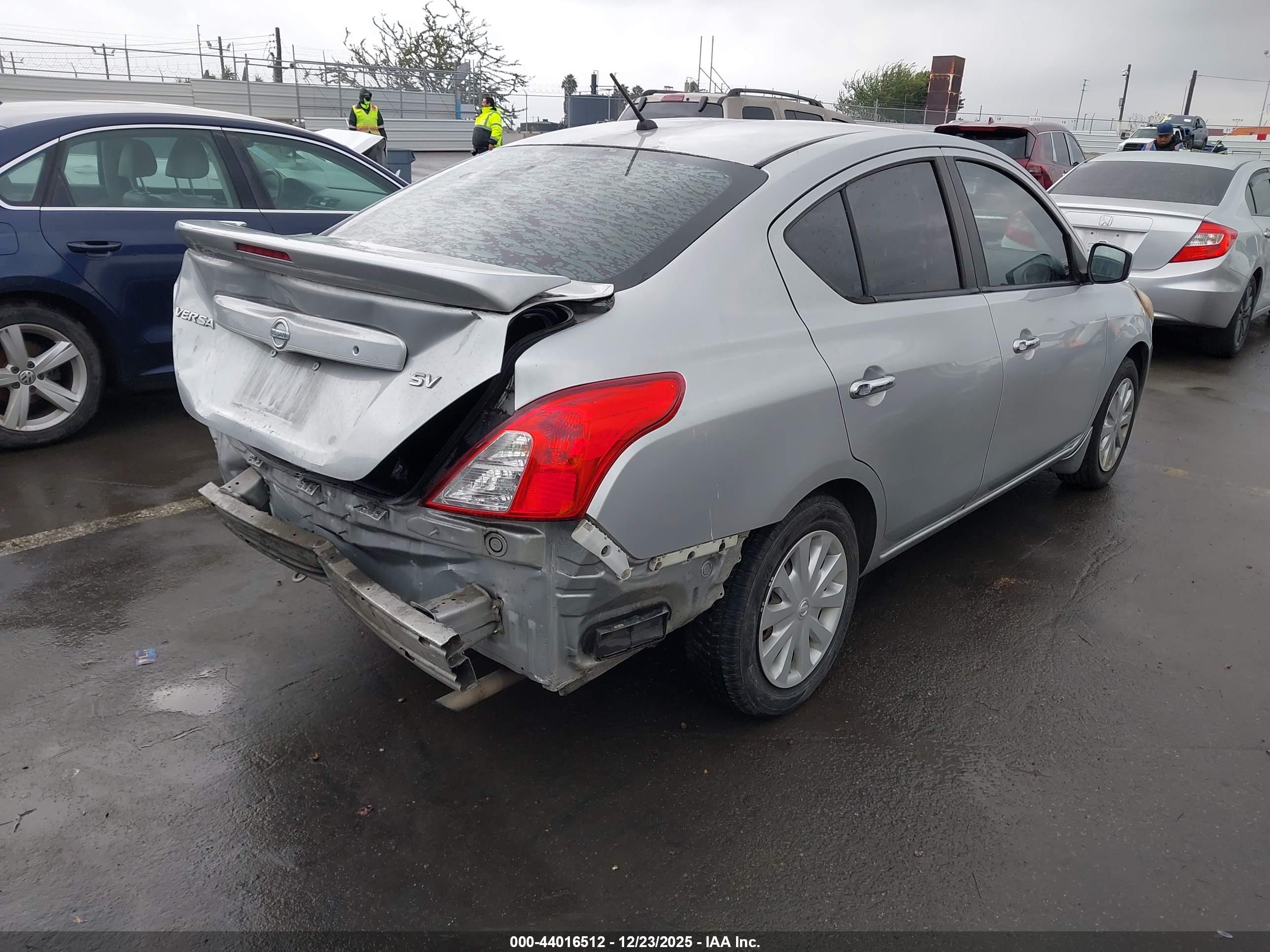 NISSAN VERSA image 4