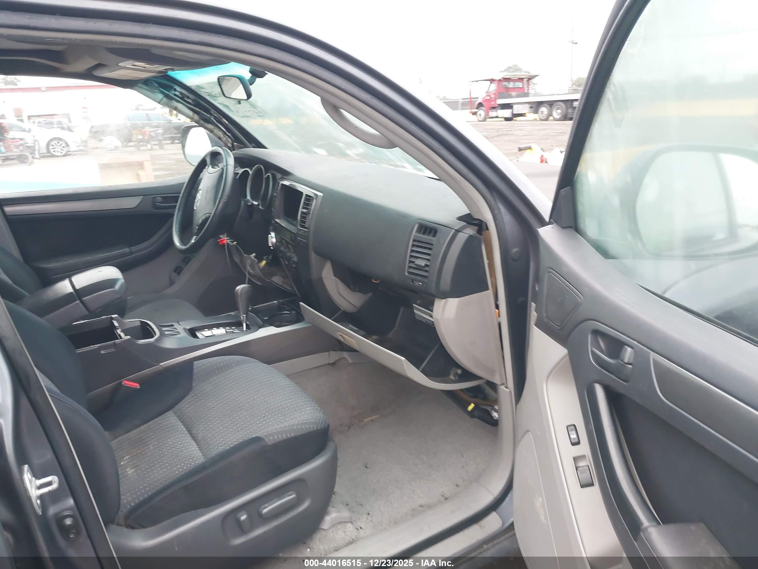 TOYOTA 4RUNNER image 5