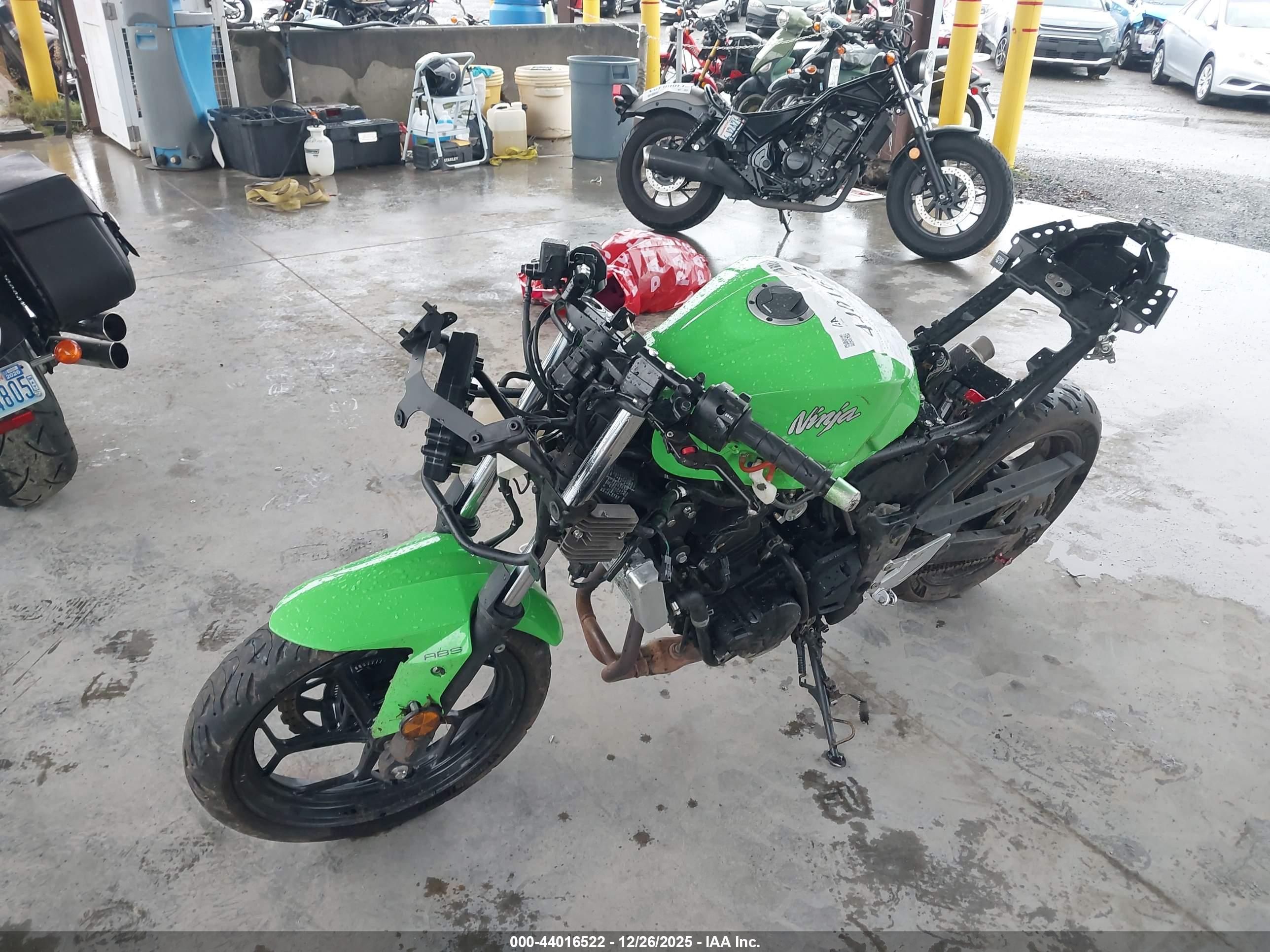 KAWASAKI EX300 image 2