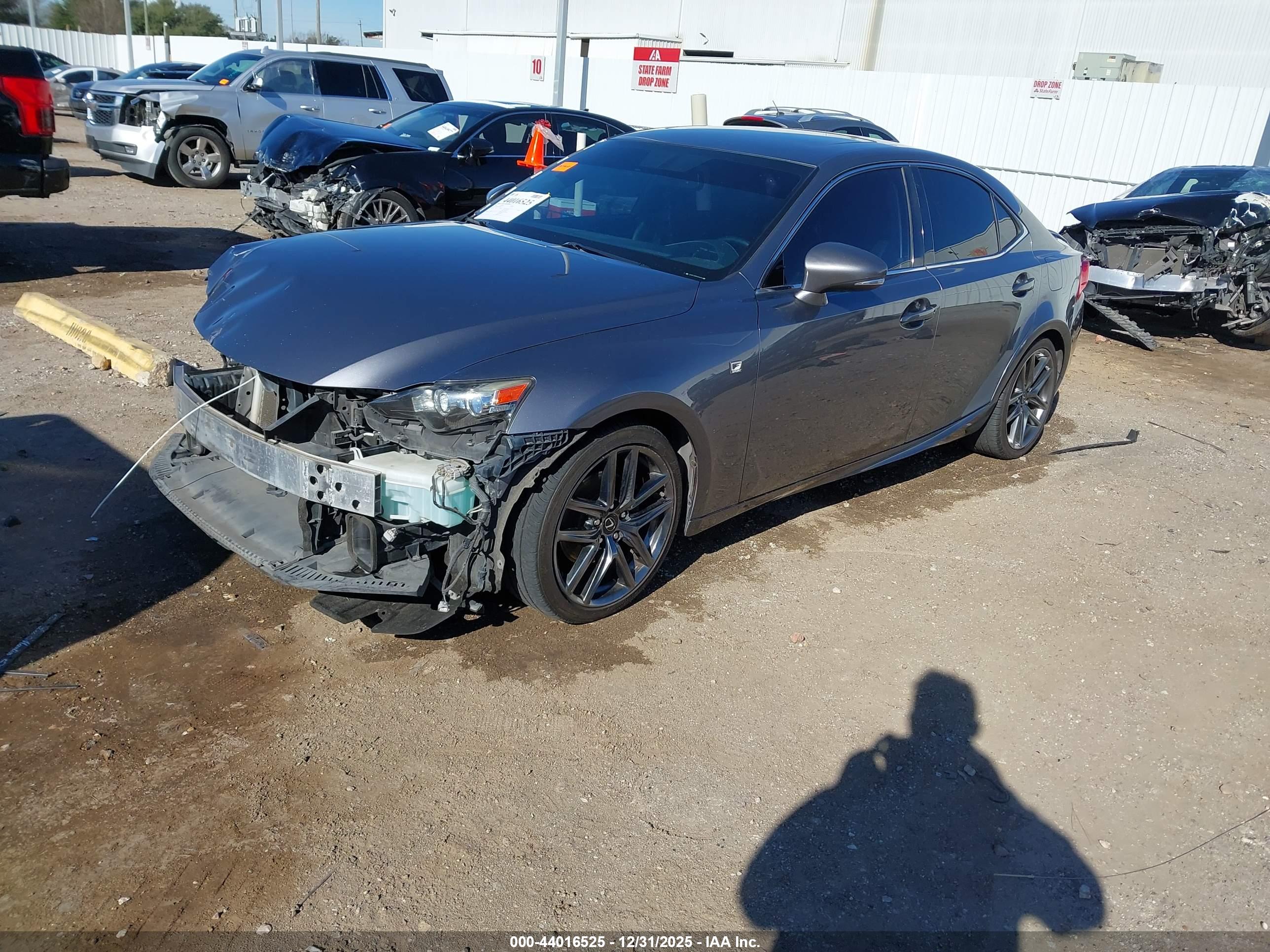 LEXUS IS image 2