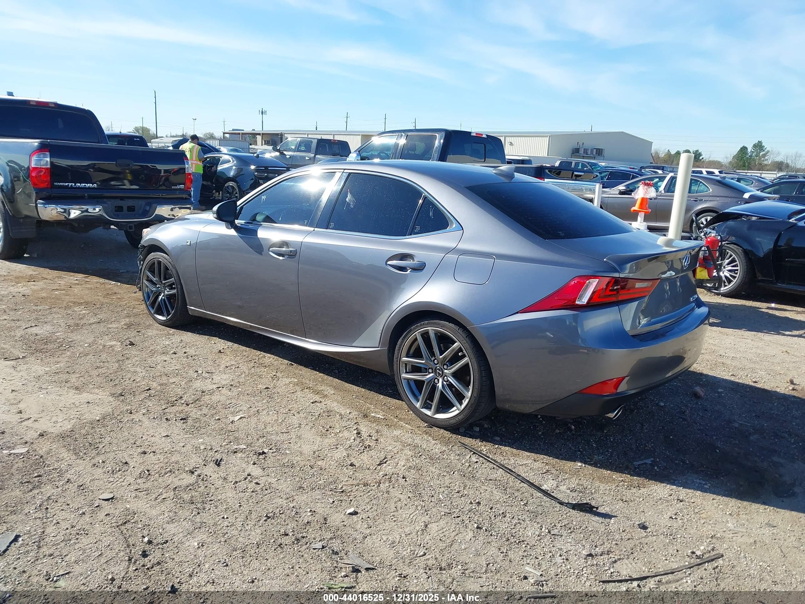 LEXUS IS image 3