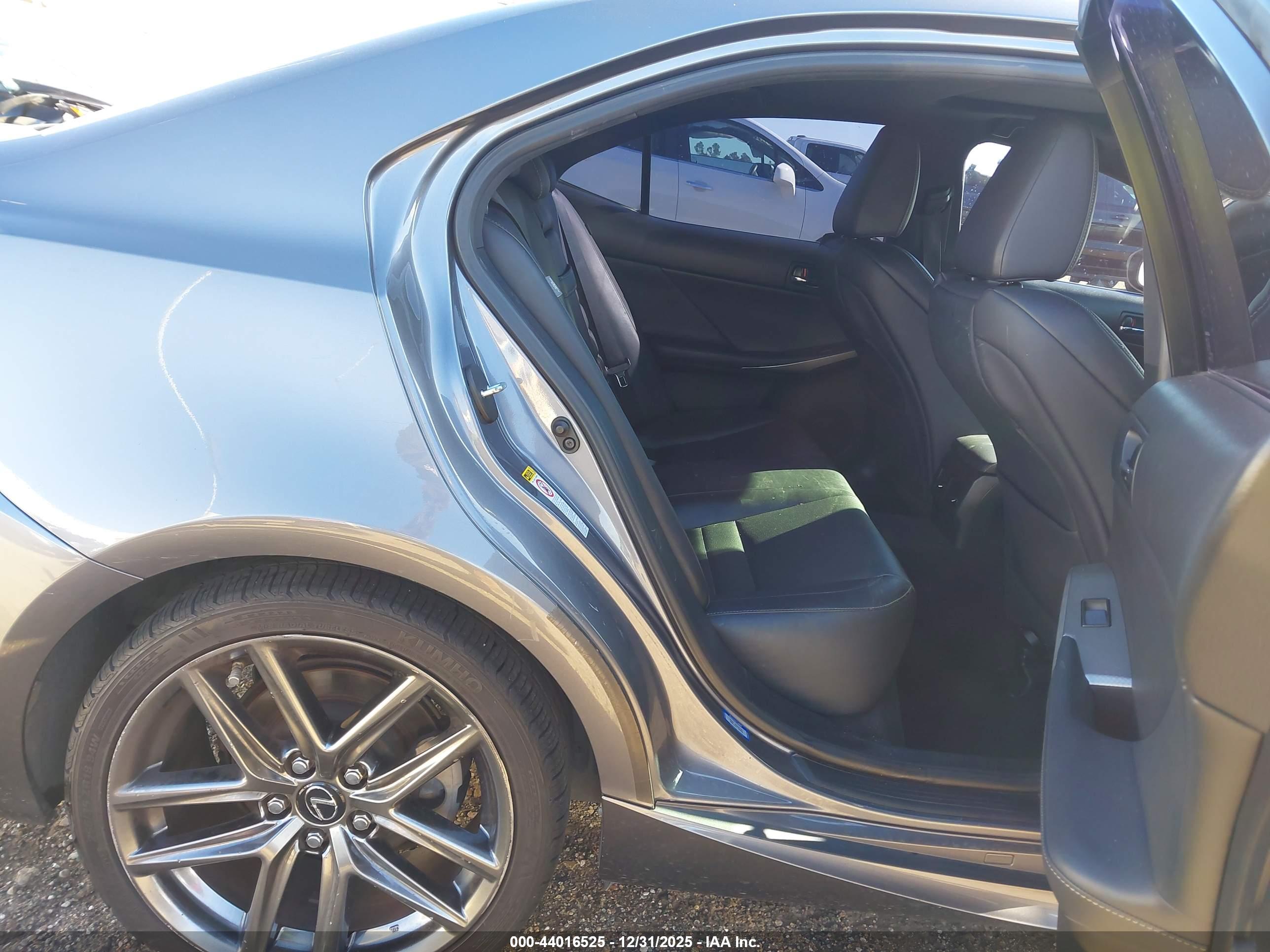 LEXUS IS image 8