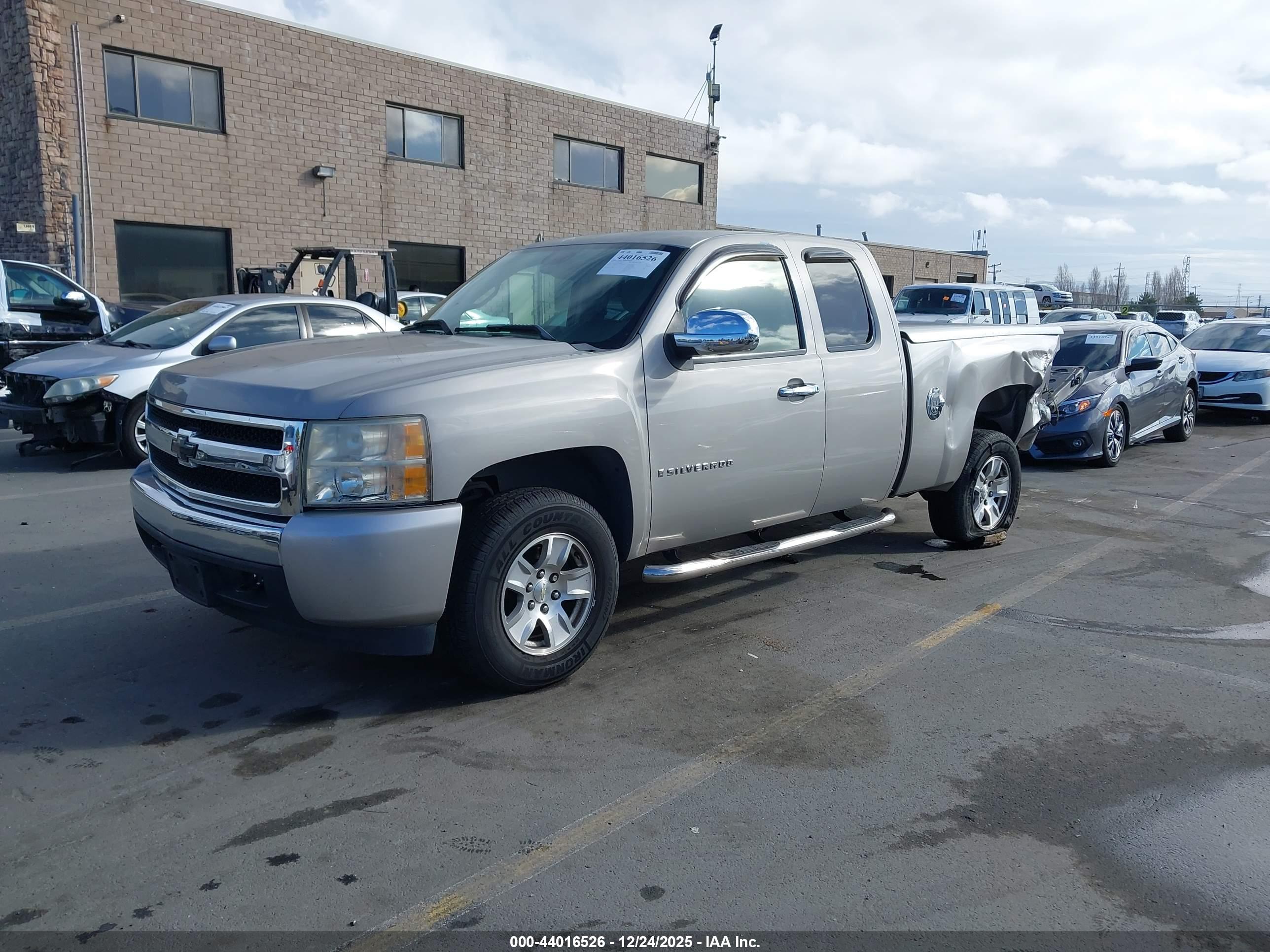 CHEVROLET SILVERADO image 2