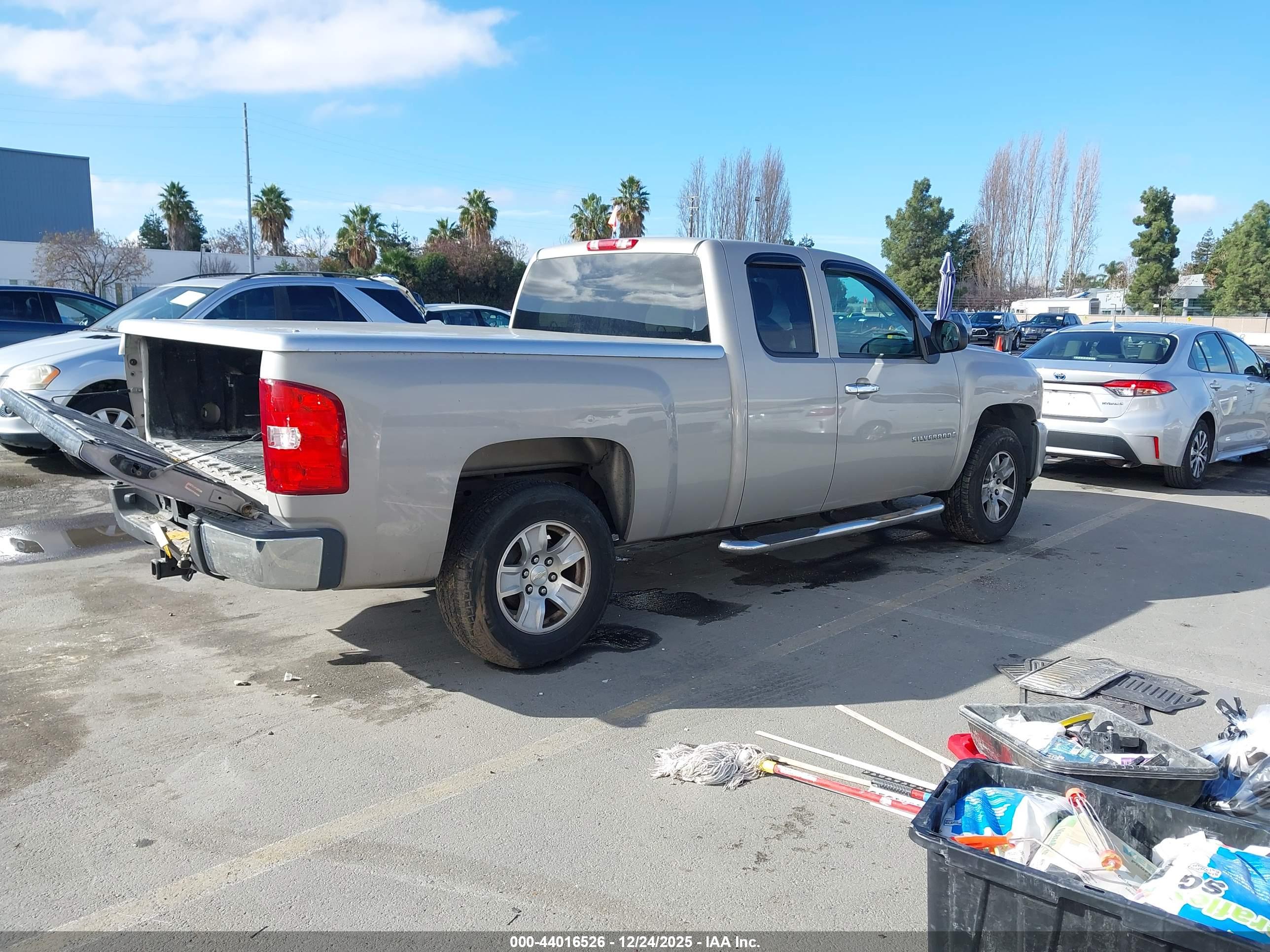 CHEVROLET SILVERADO image 4
