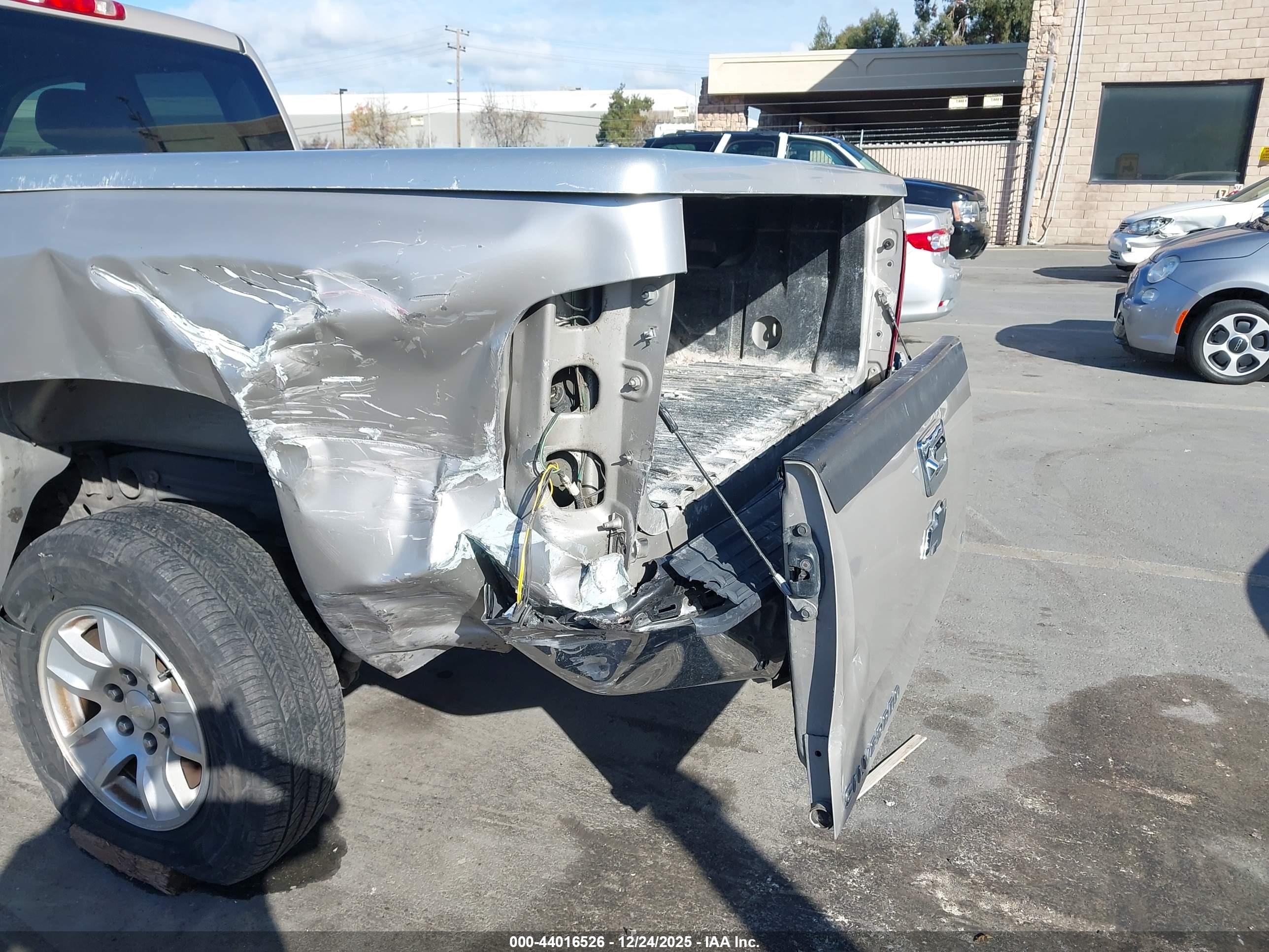 CHEVROLET SILVERADO image 6