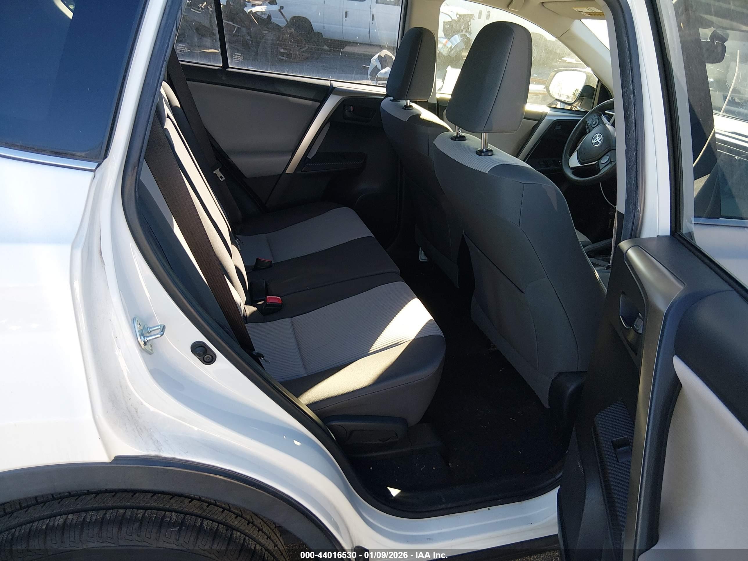TOYOTA RAV4 image 8