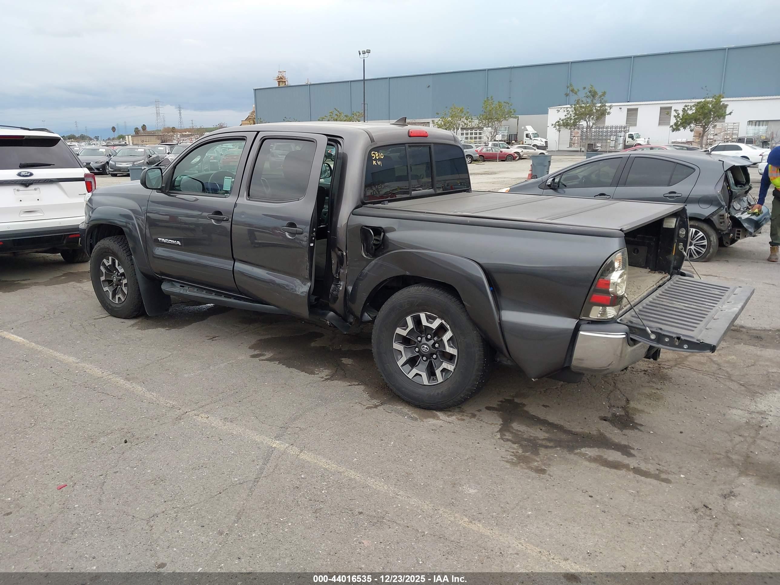 TOYOTA TACOMA image 3