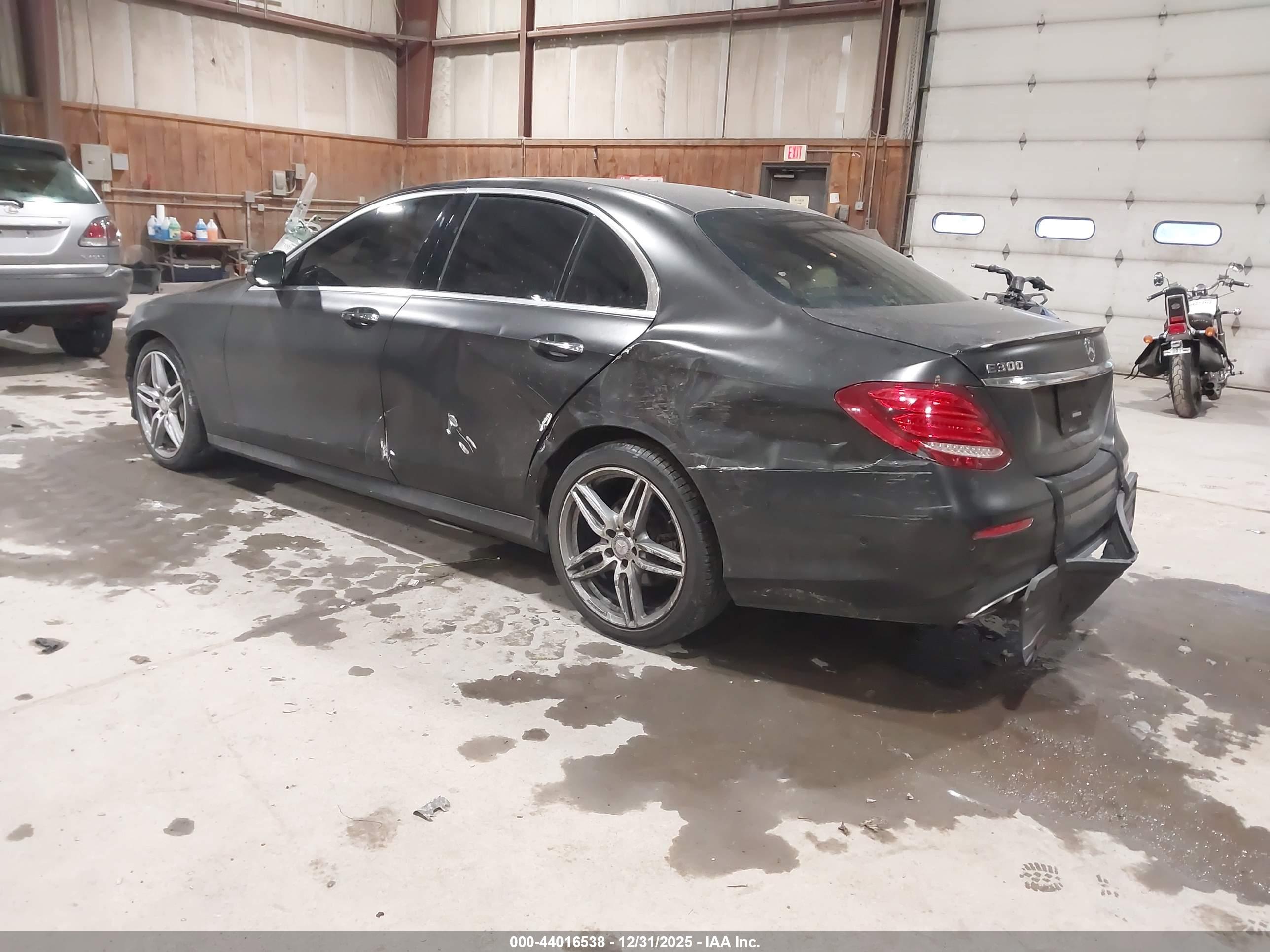 MERCEDES-BENZ E image 3
