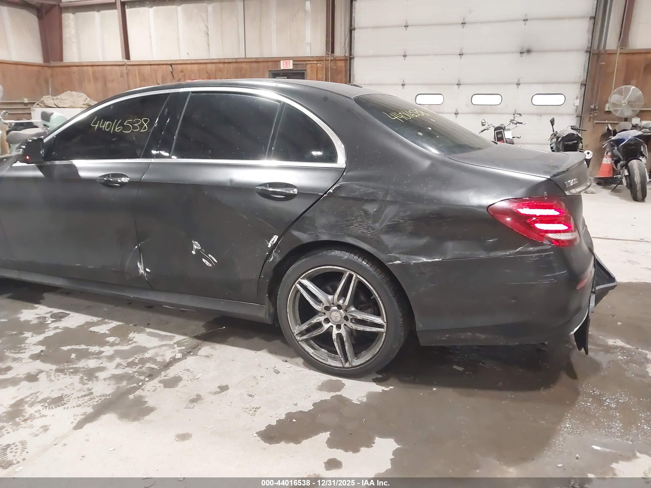 MERCEDES-BENZ E image 6