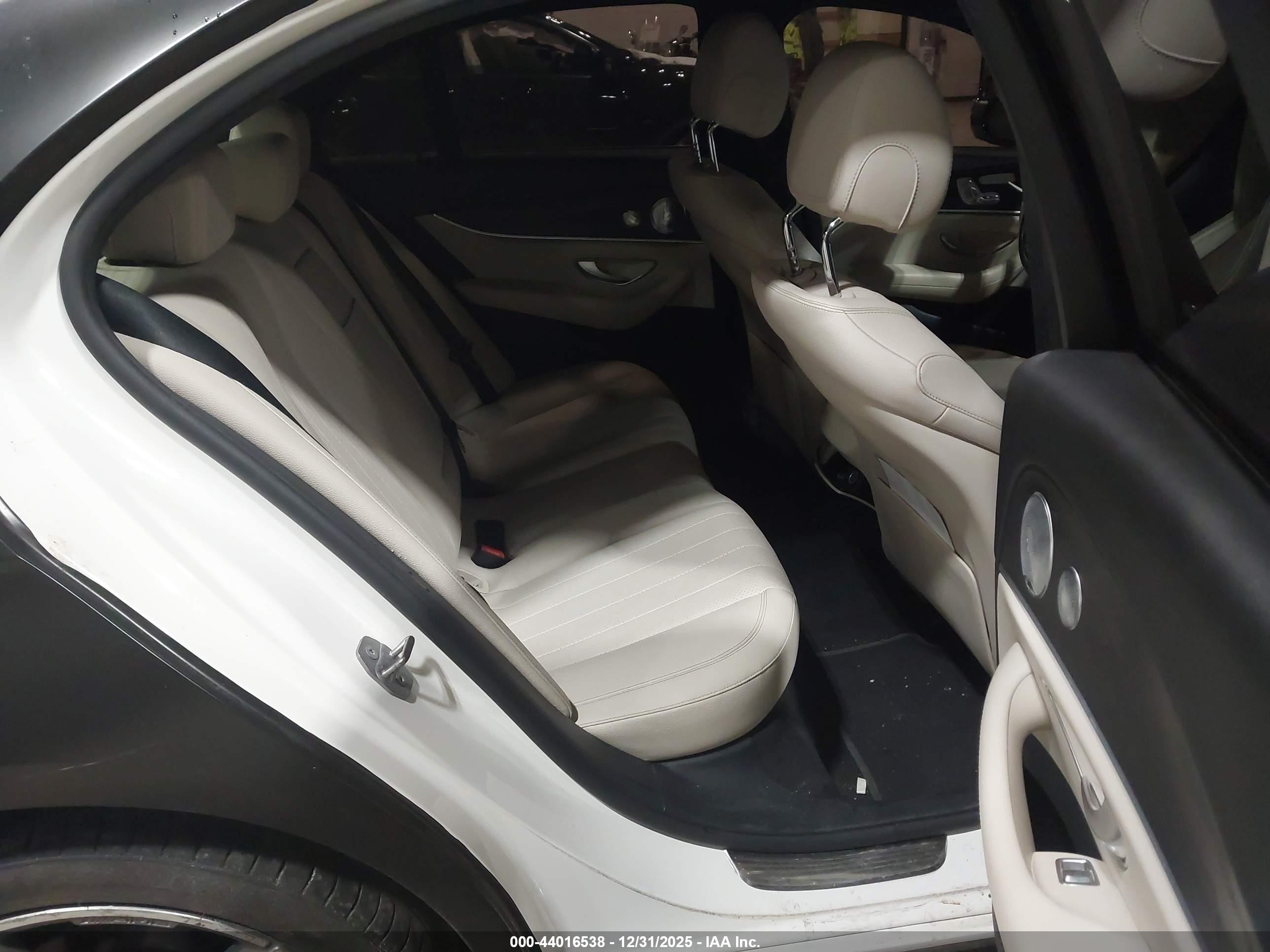 MERCEDES-BENZ E image 8