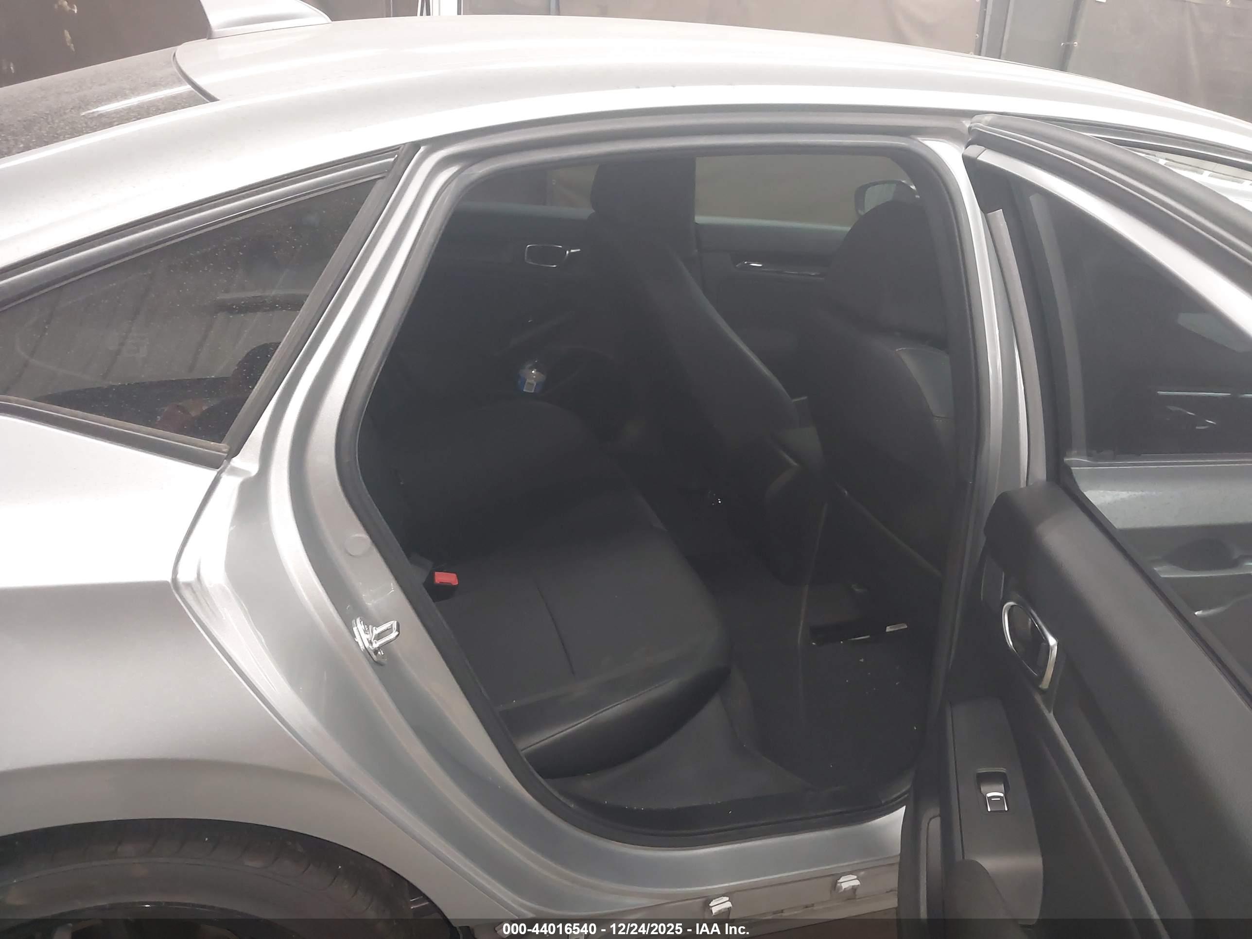 HONDA CIVIC image 8