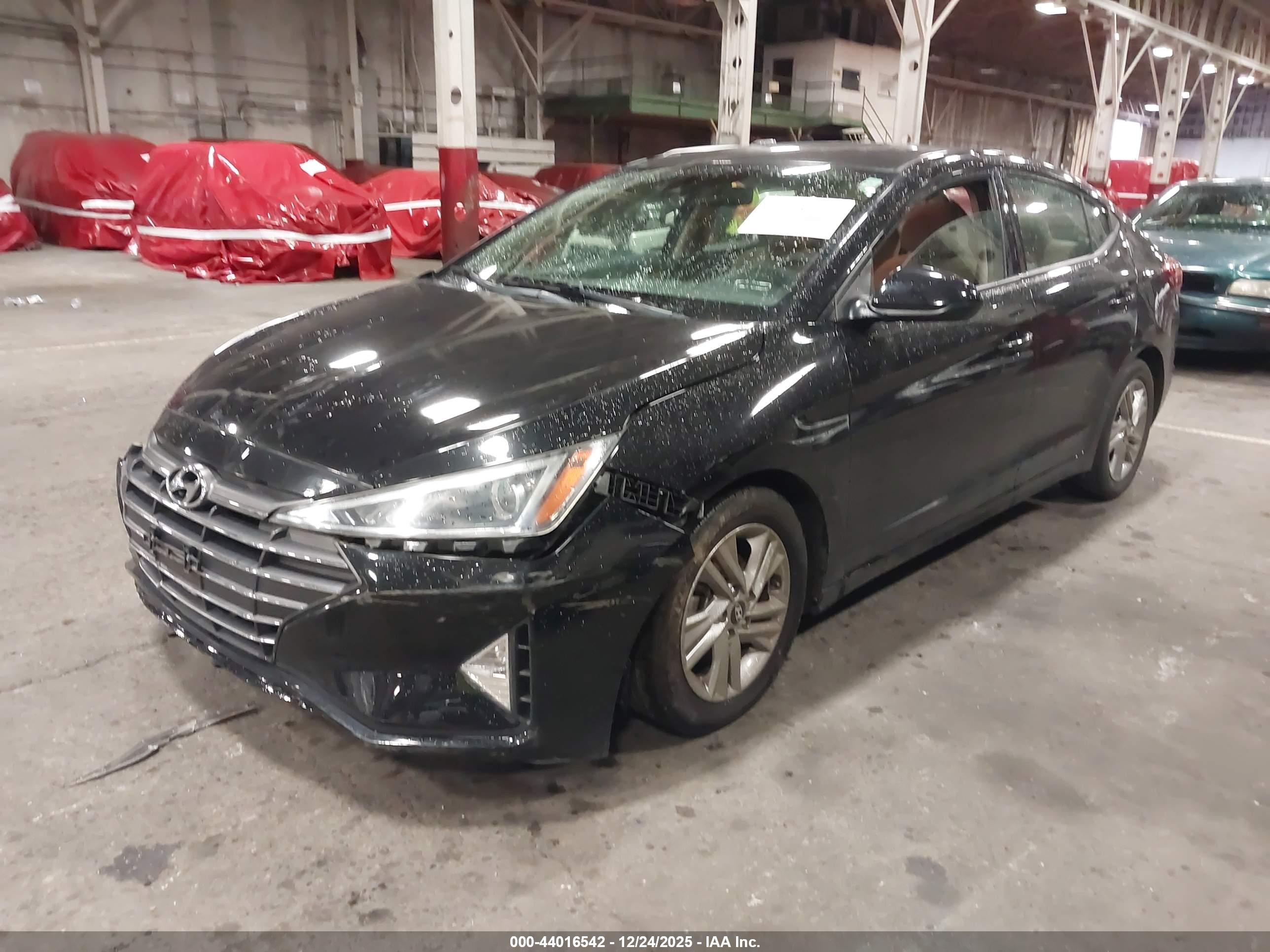 HYUNDAI ELANTRA image 2