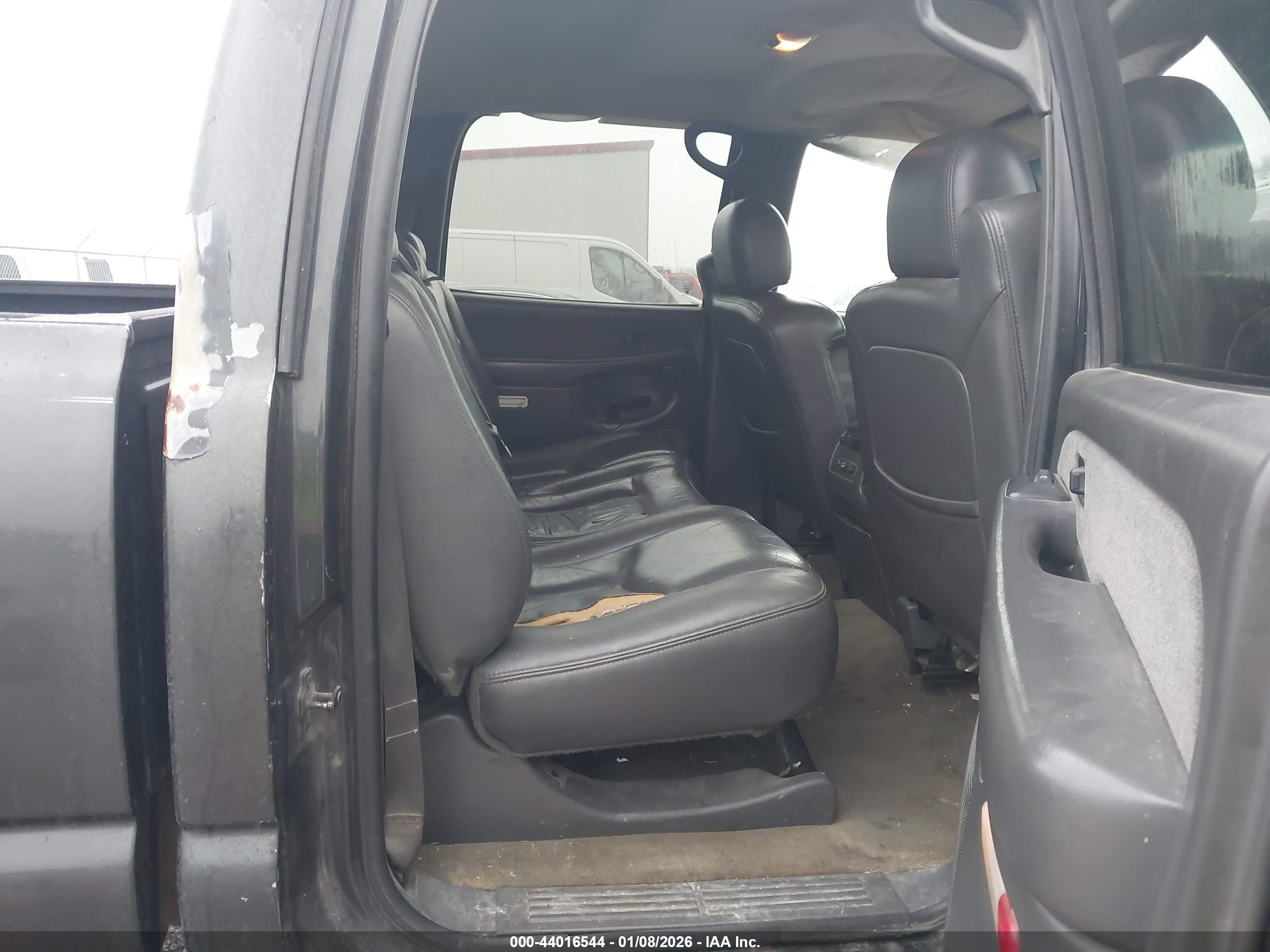 CHEVROLET SILVERADO image 8