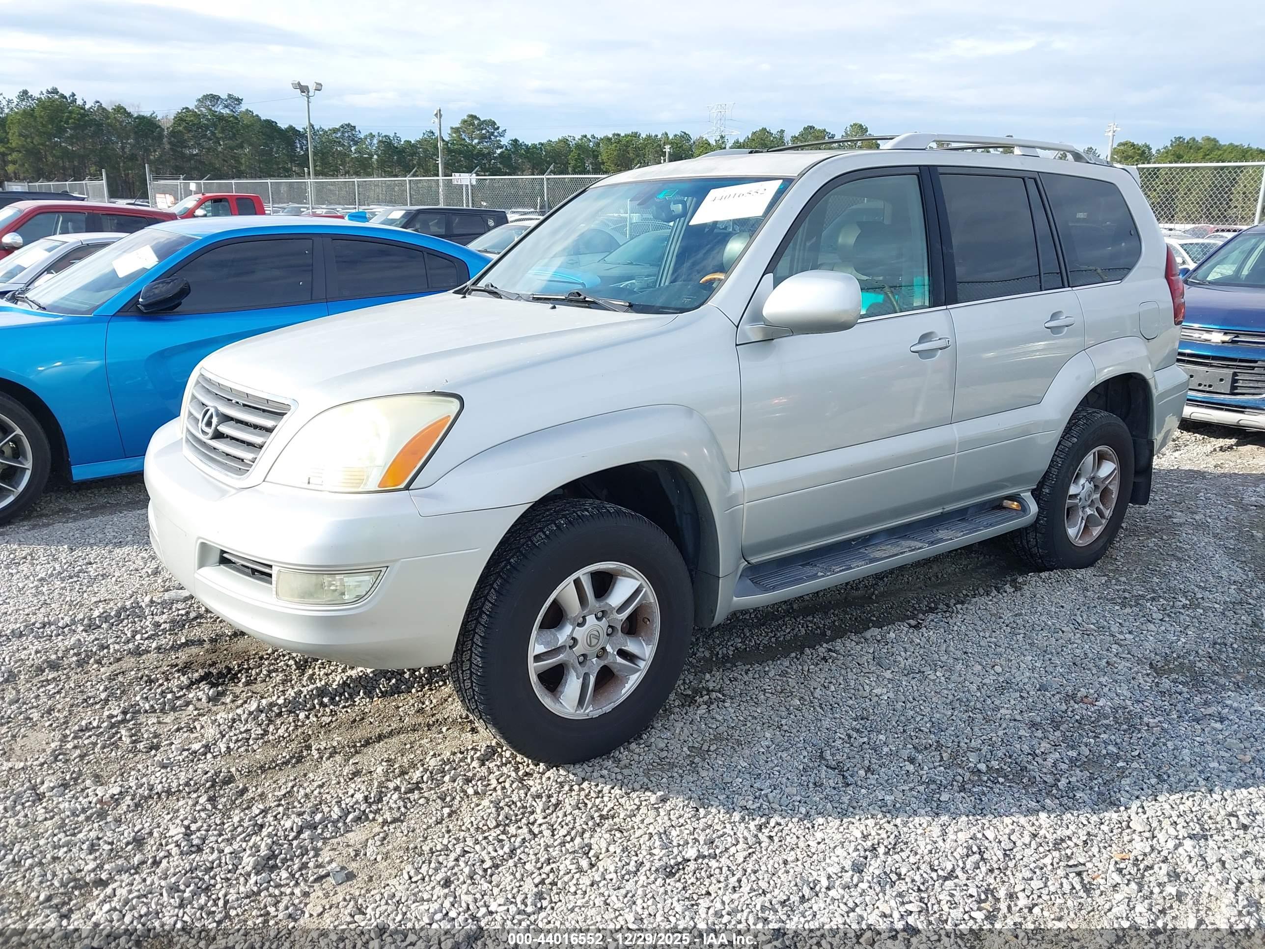 LEXUS GX image 2