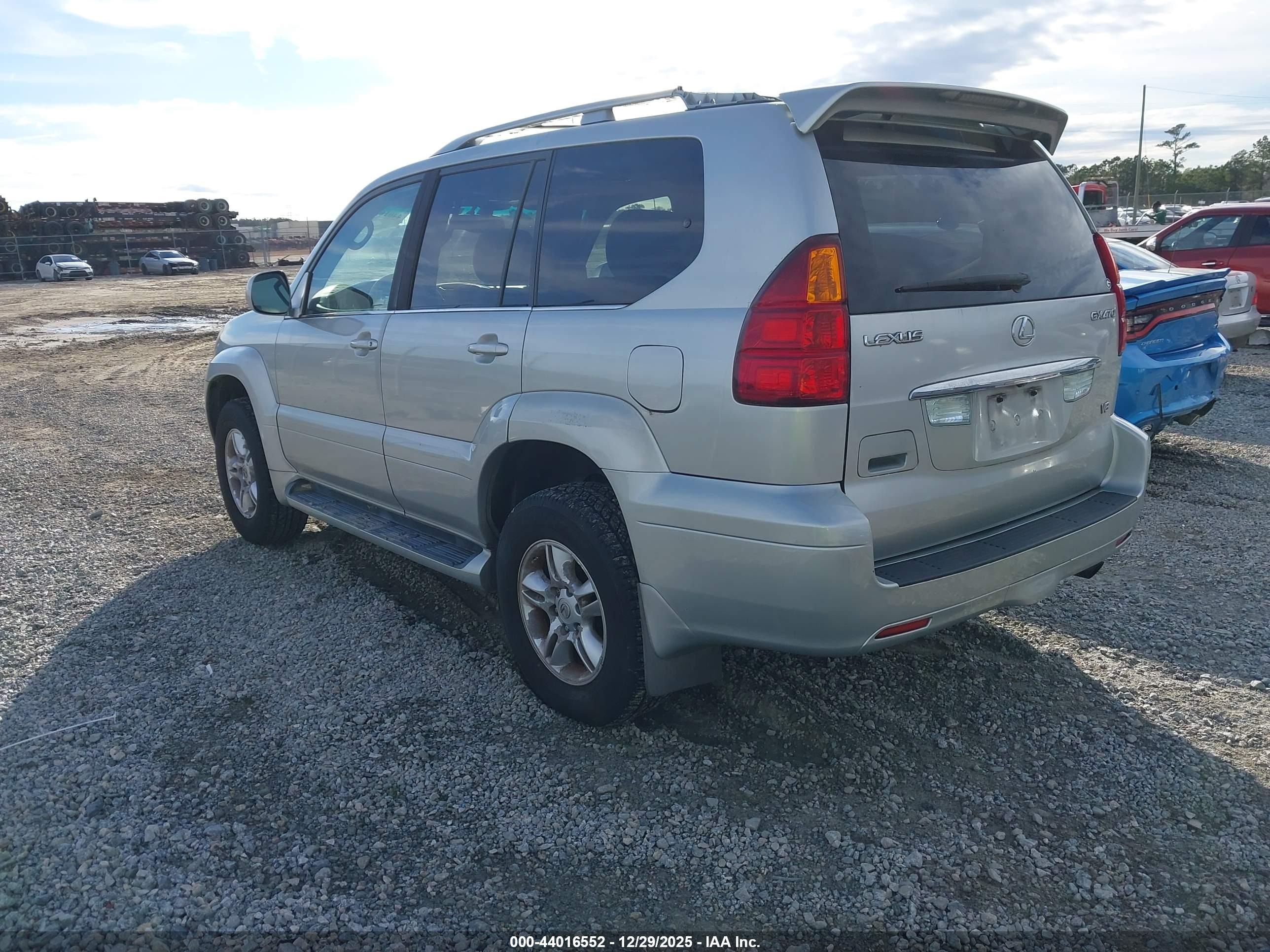 LEXUS GX image 3