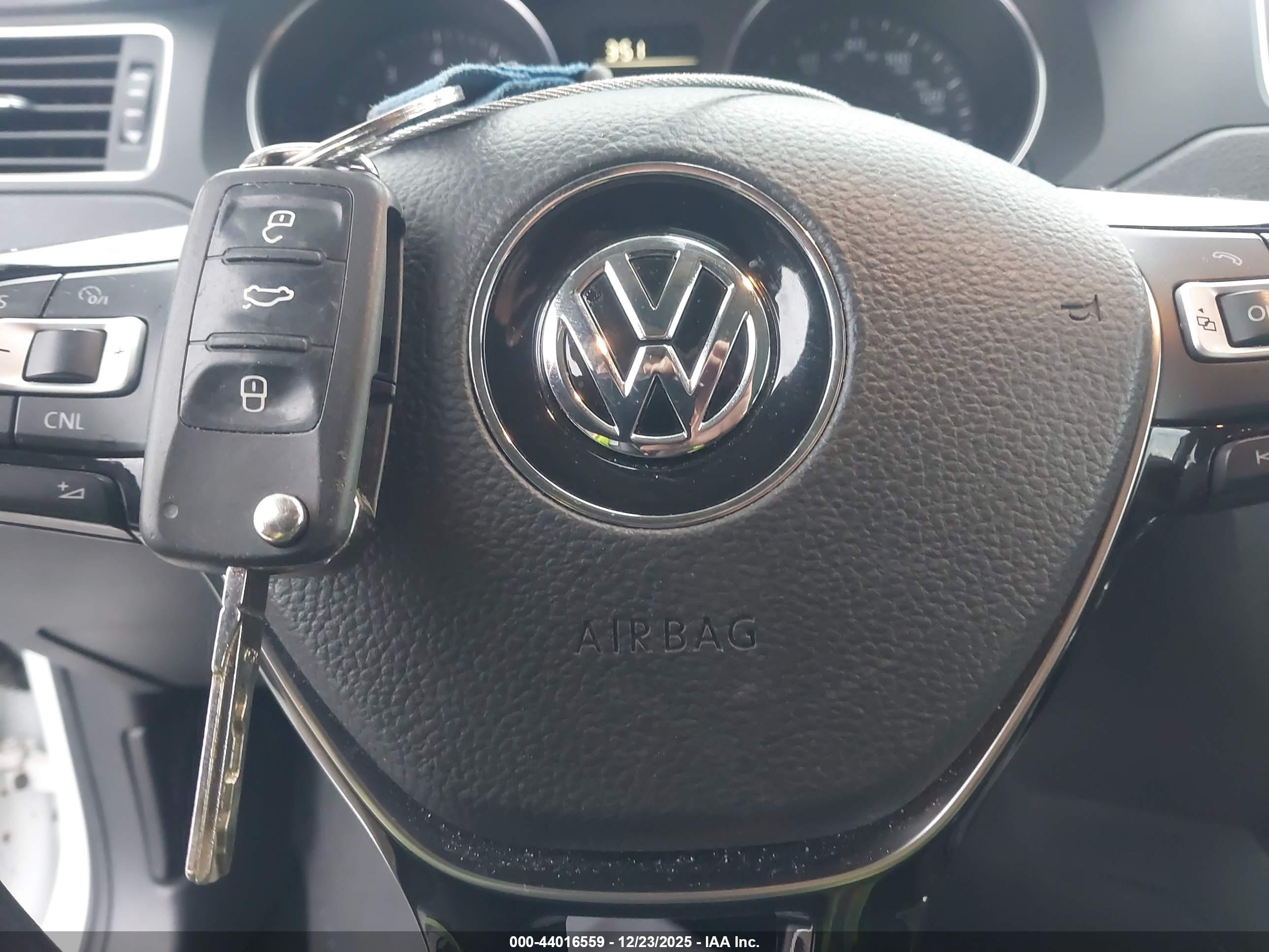 VOLKSWAGEN JETTA image 11