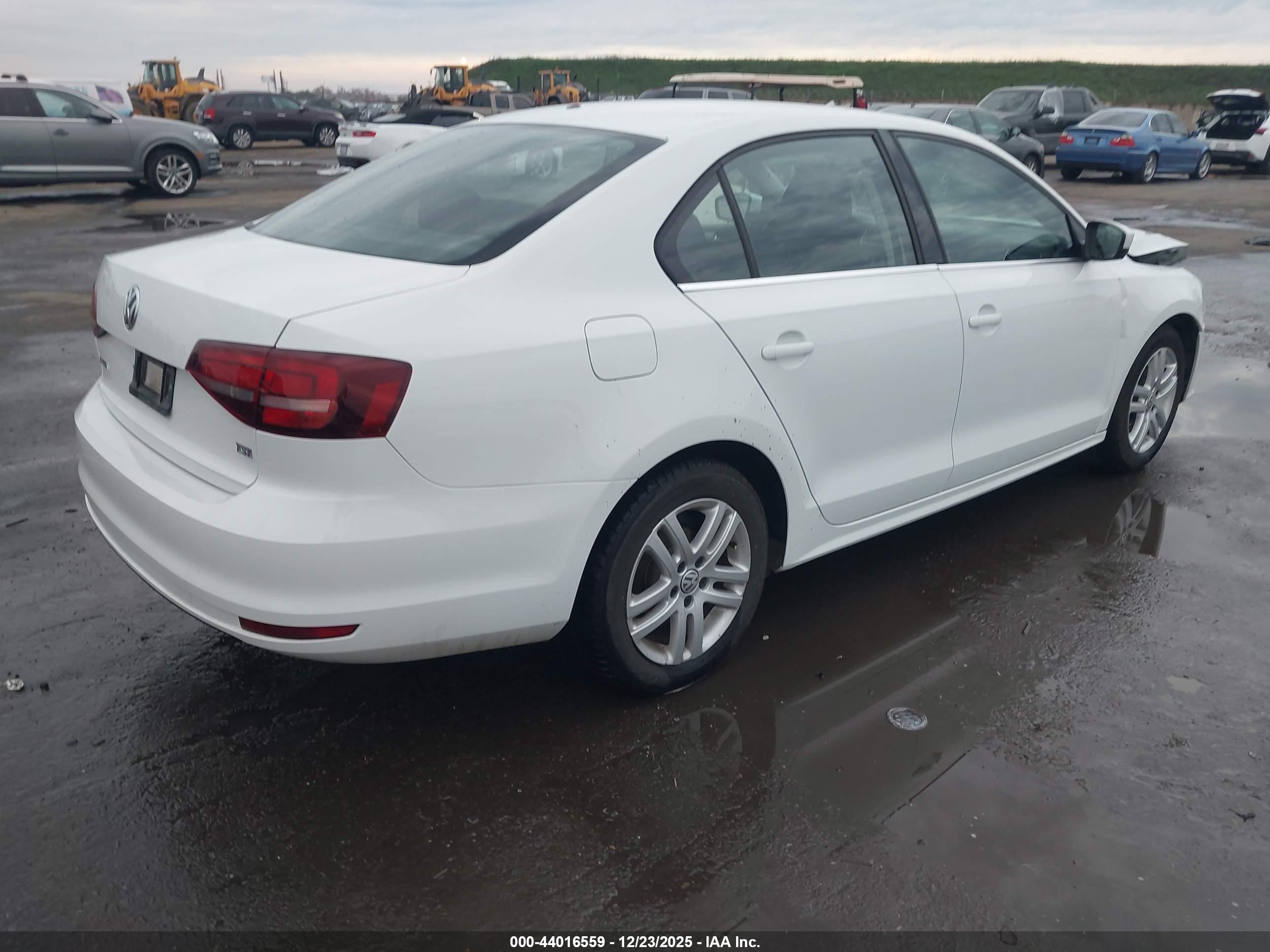 VOLKSWAGEN JETTA image 4