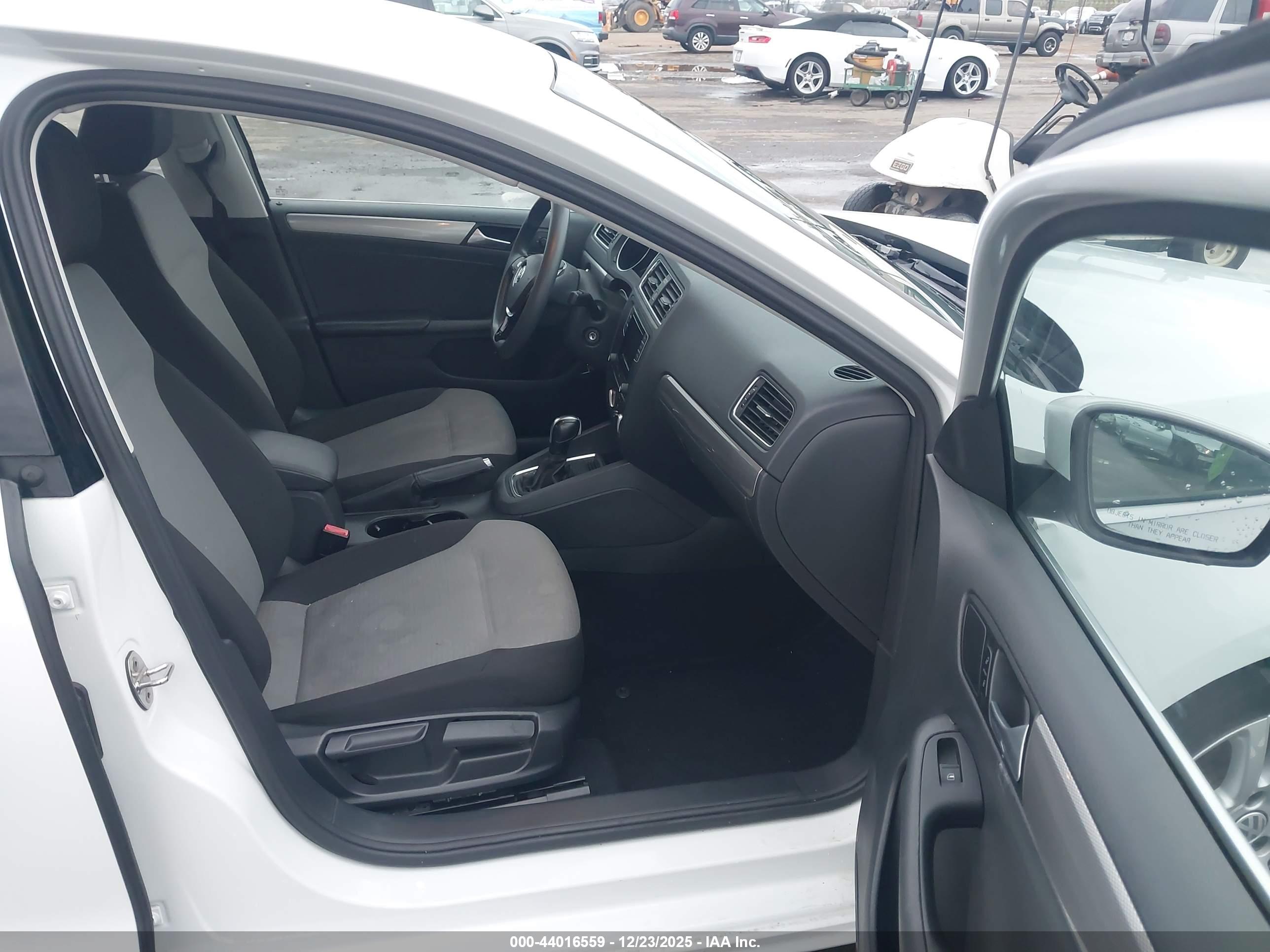 VOLKSWAGEN JETTA image 5