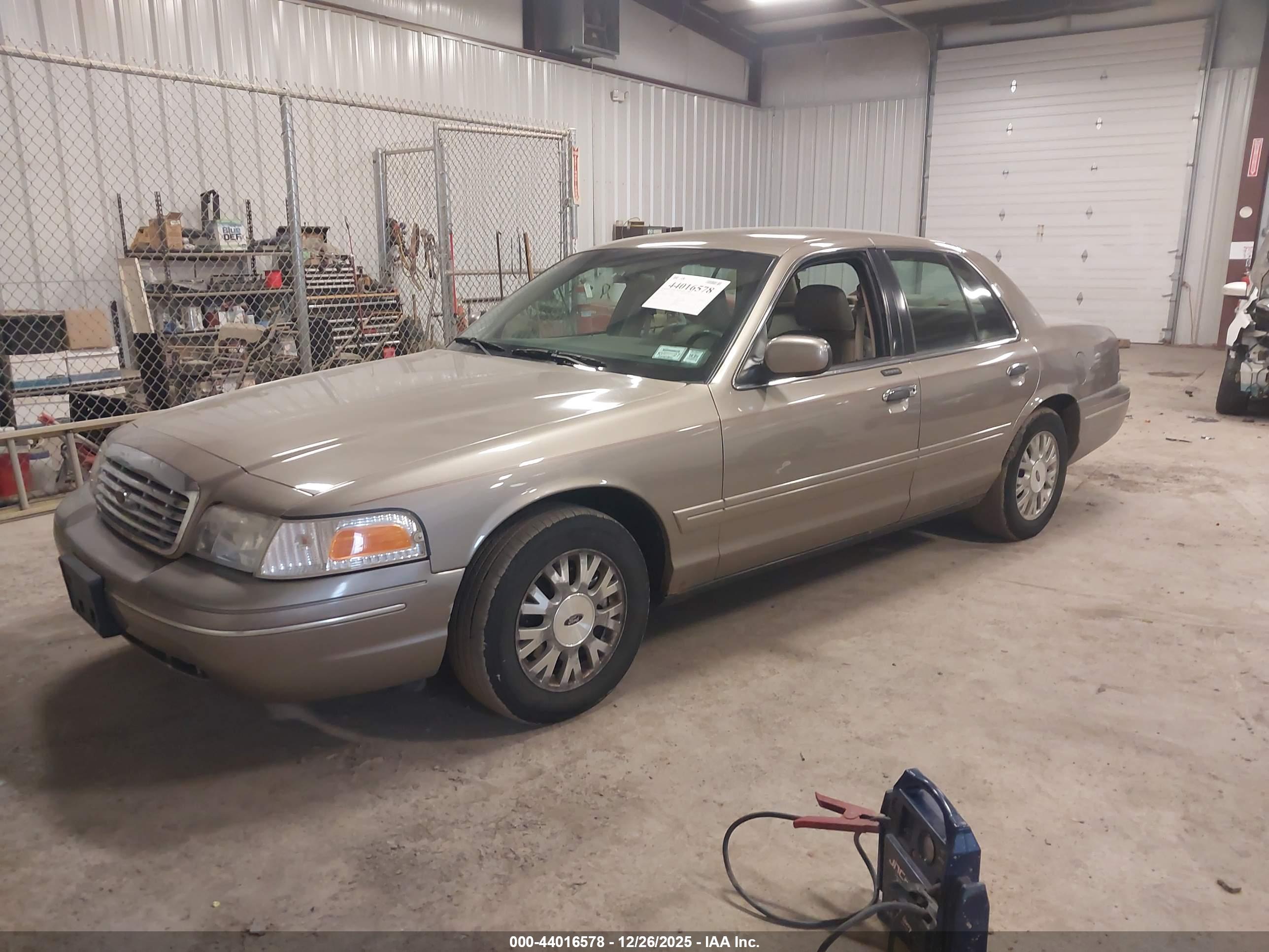FORD CROWN image 2