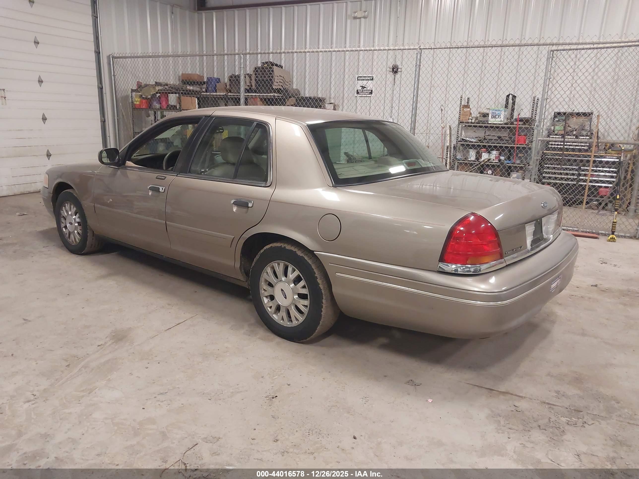 FORD CROWN image 3