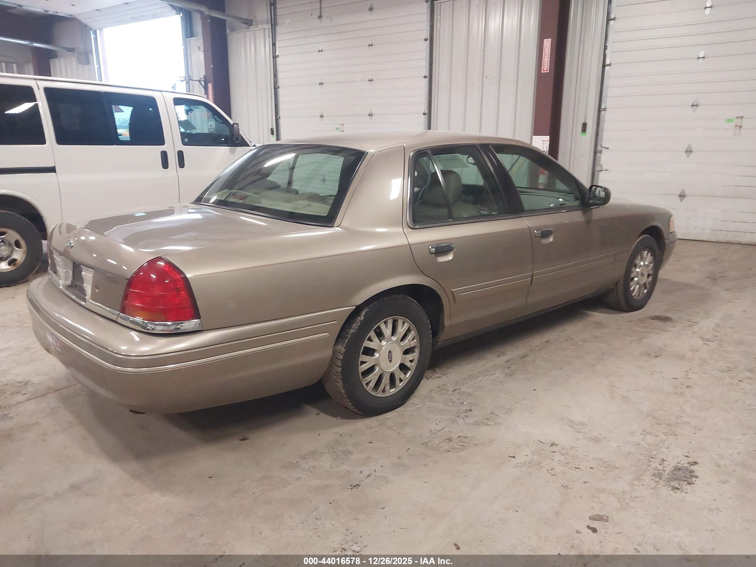 FORD CROWN image 4