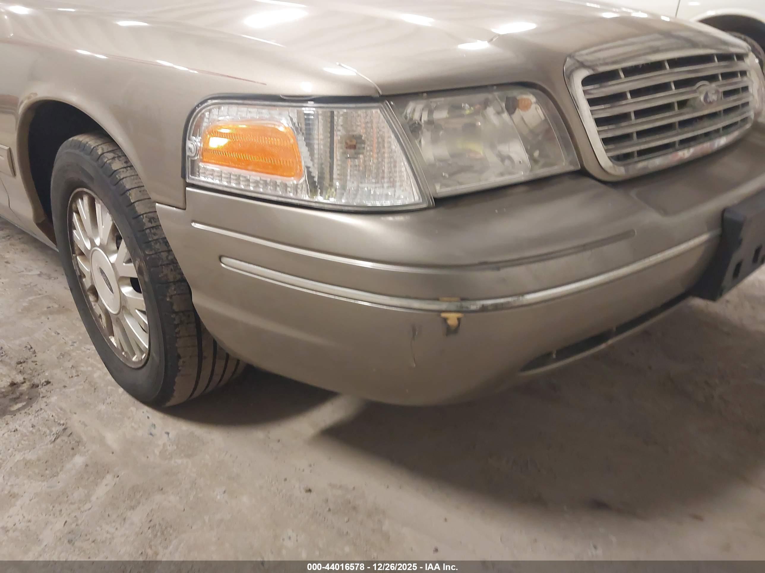FORD CROWN image 6