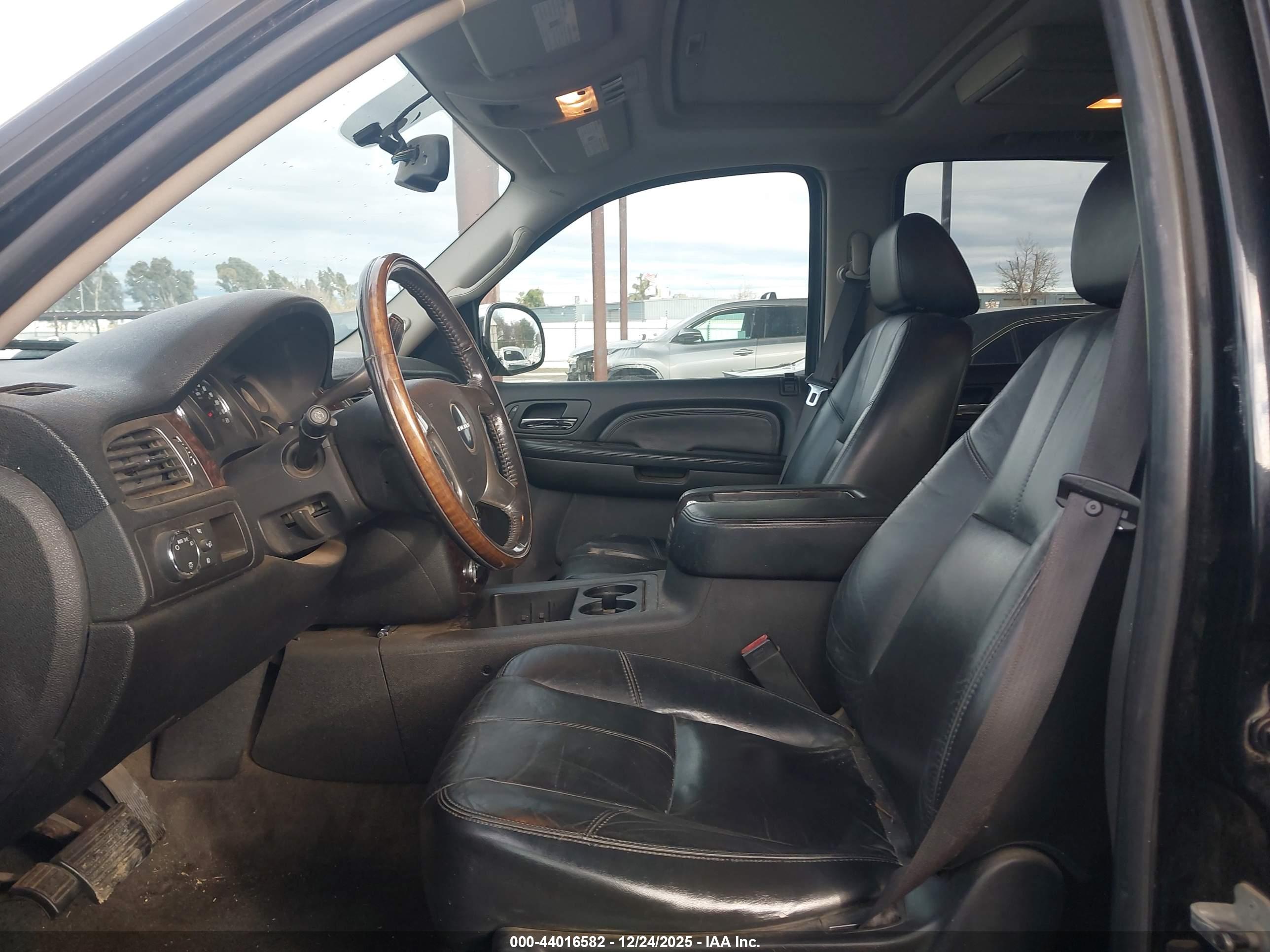 GMC YUKON image 5