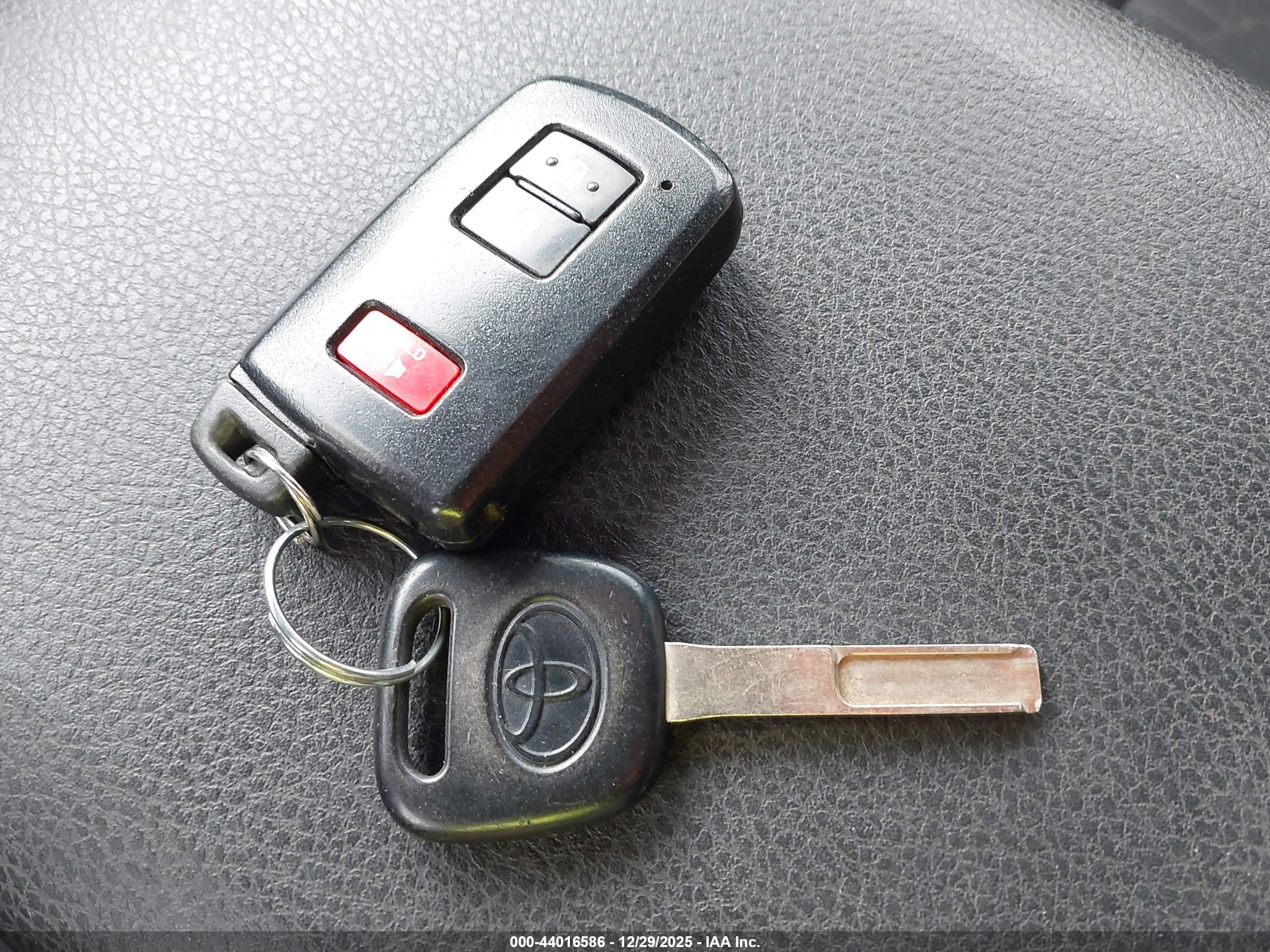 TOYOTA TACOMA image 11