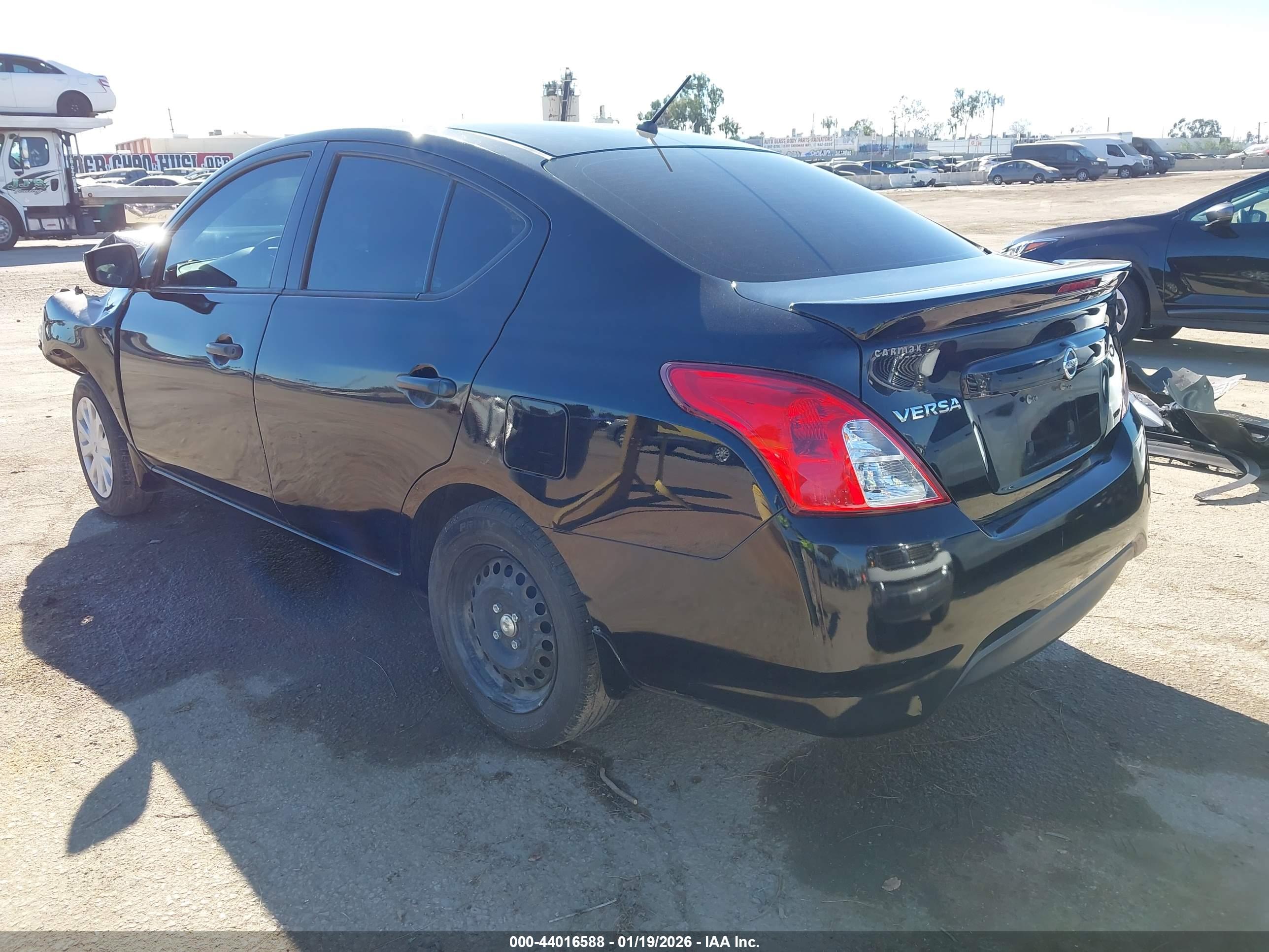 NISSAN VERSA image 3