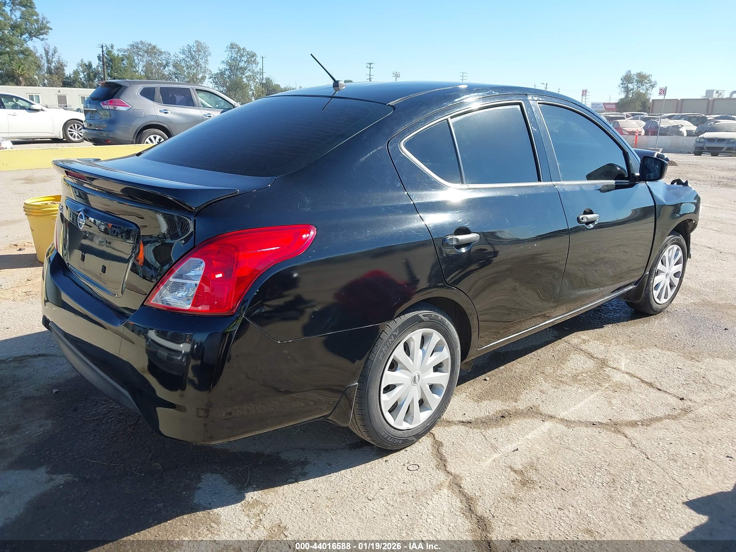 NISSAN VERSA image 4
