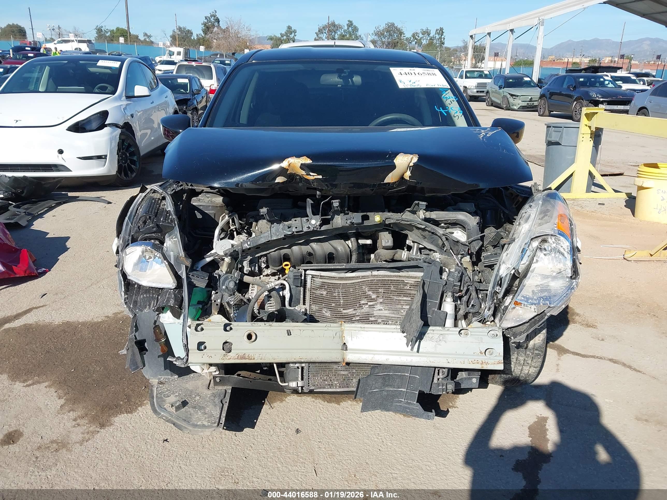 NISSAN VERSA image 6