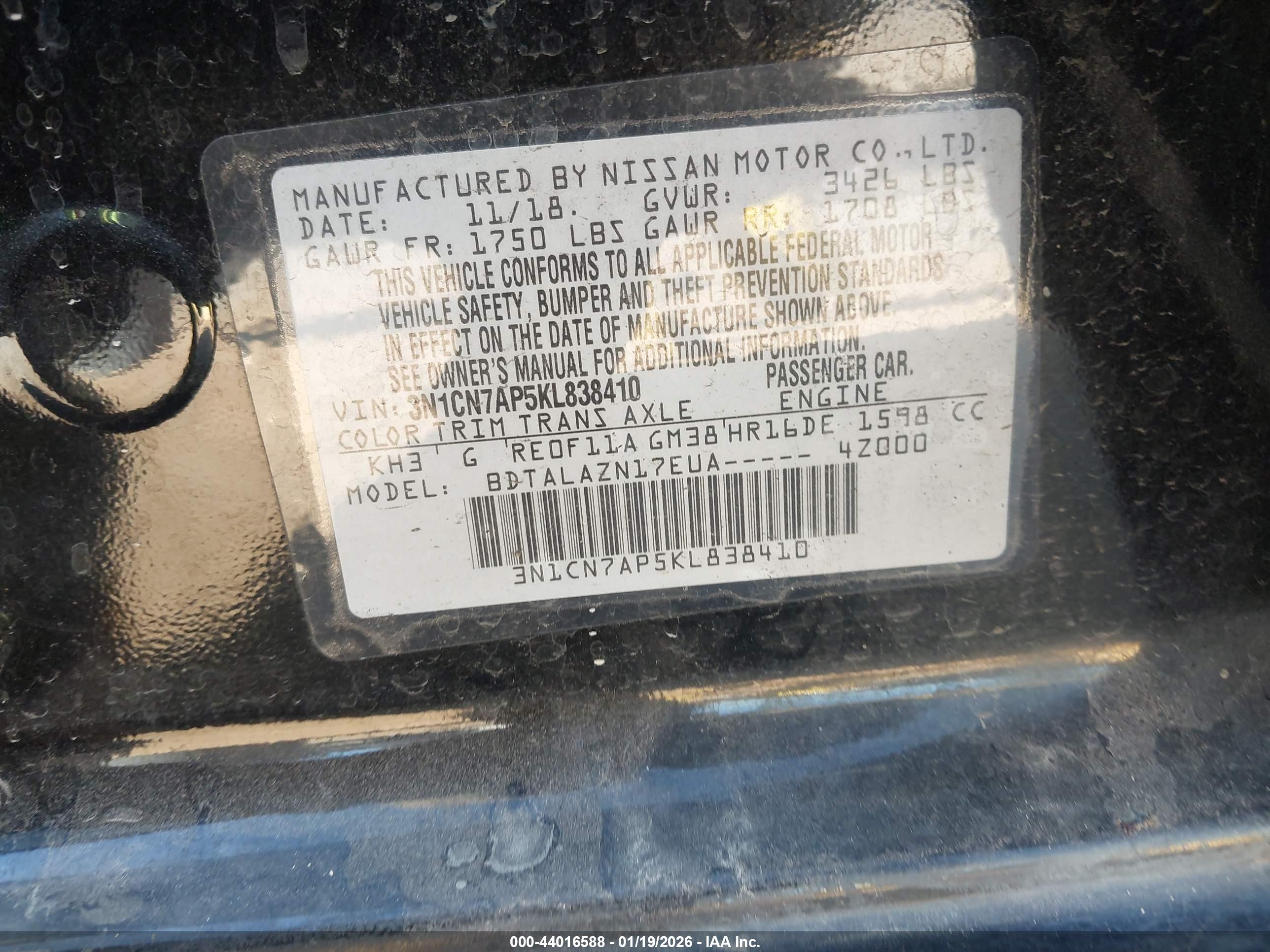 NISSAN VERSA image 9