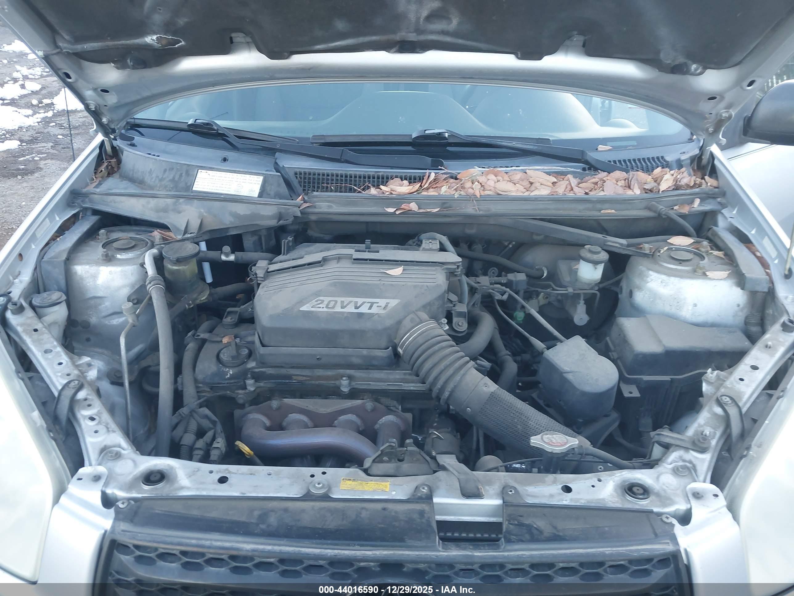 TOYOTA RAV4 image 10
